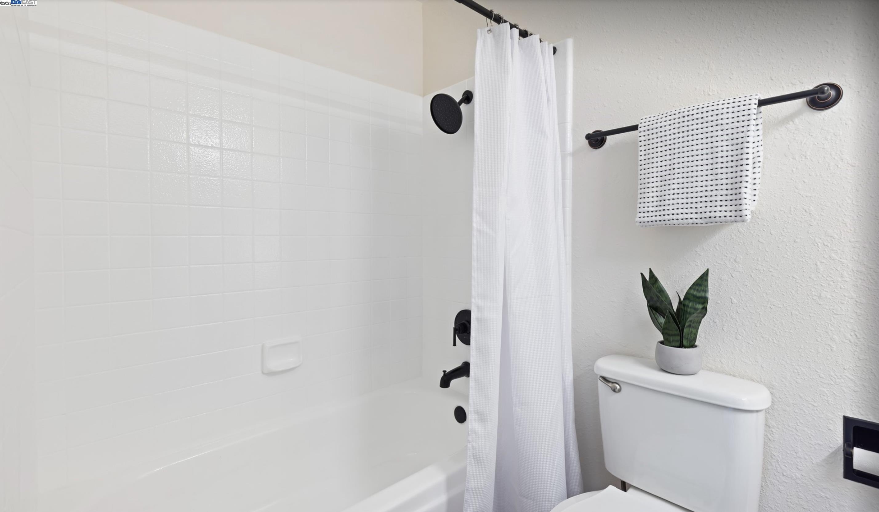 Detail Gallery Image 18 of 36 For 21062 Gary Dr #313,  Hayward,  CA 94546 - 2 Beds | 2 Baths