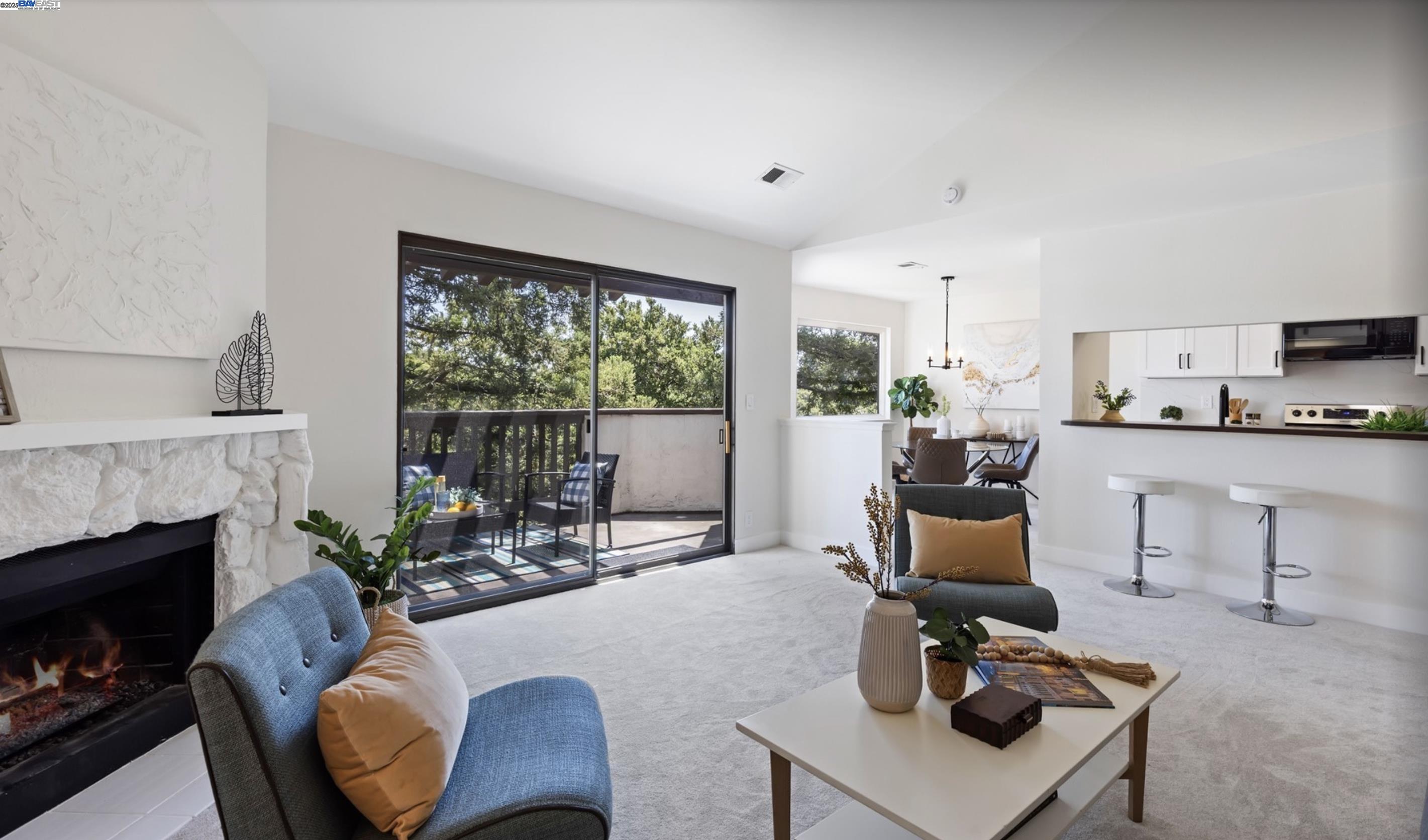 Detail Gallery Image 4 of 36 For 21062 Gary Dr #313,  Hayward,  CA 94546 - 2 Beds | 2 Baths