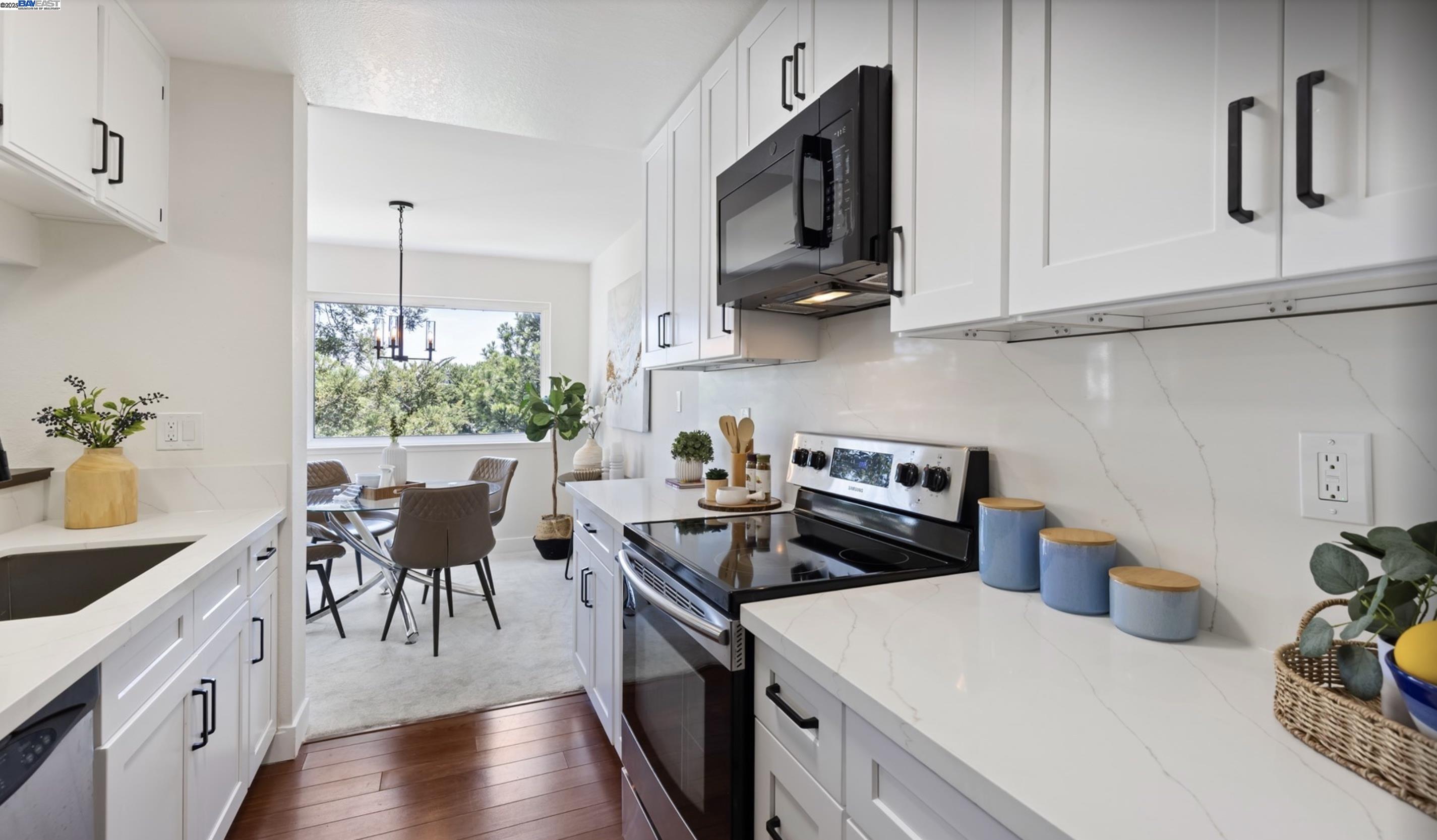 Detail Gallery Image 6 of 36 For 21062 Gary Dr #313,  Hayward,  CA 94546 - 2 Beds | 2 Baths