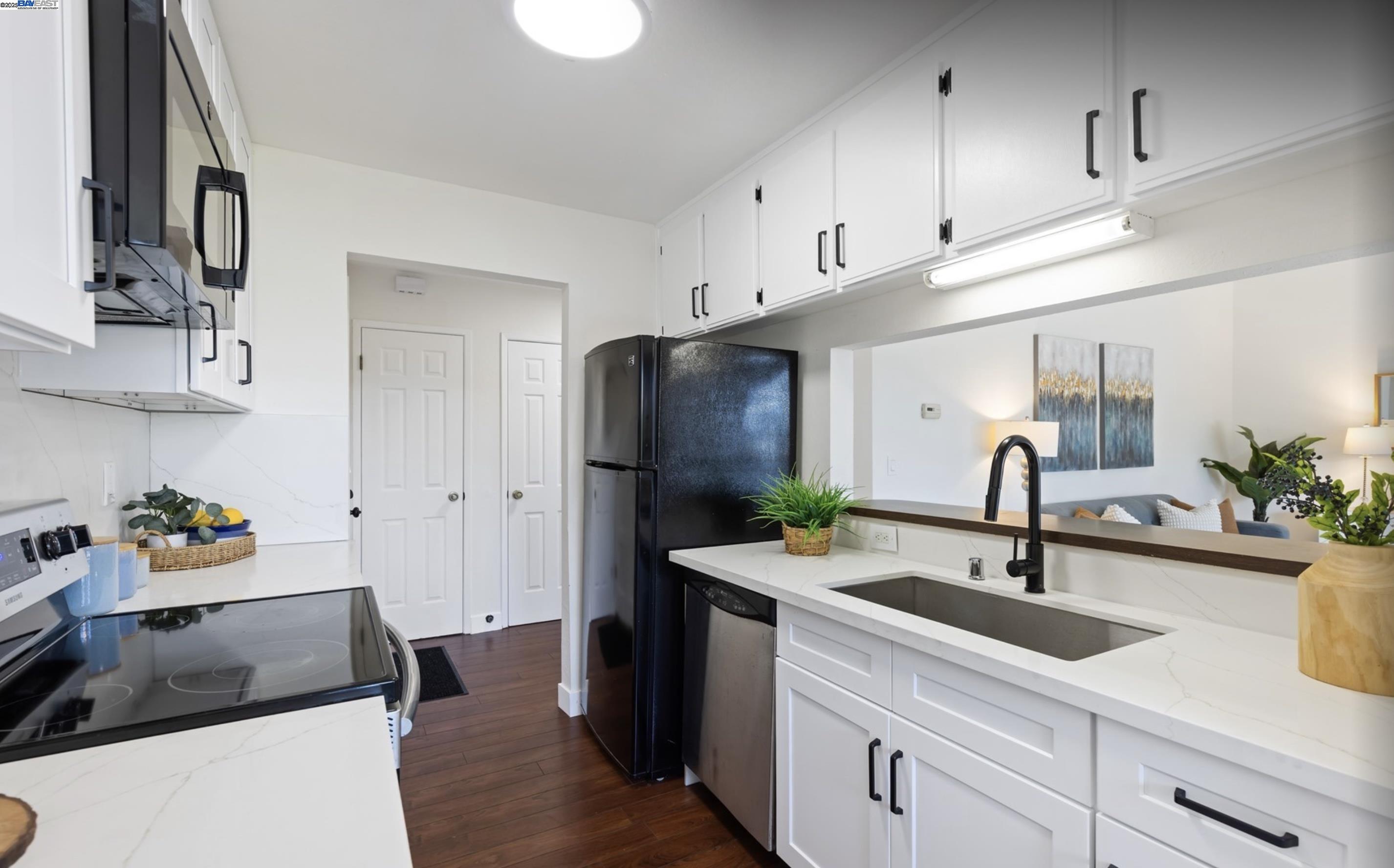 Detail Gallery Image 7 of 36 For 21062 Gary Dr #313,  Hayward,  CA 94546 - 2 Beds | 2 Baths