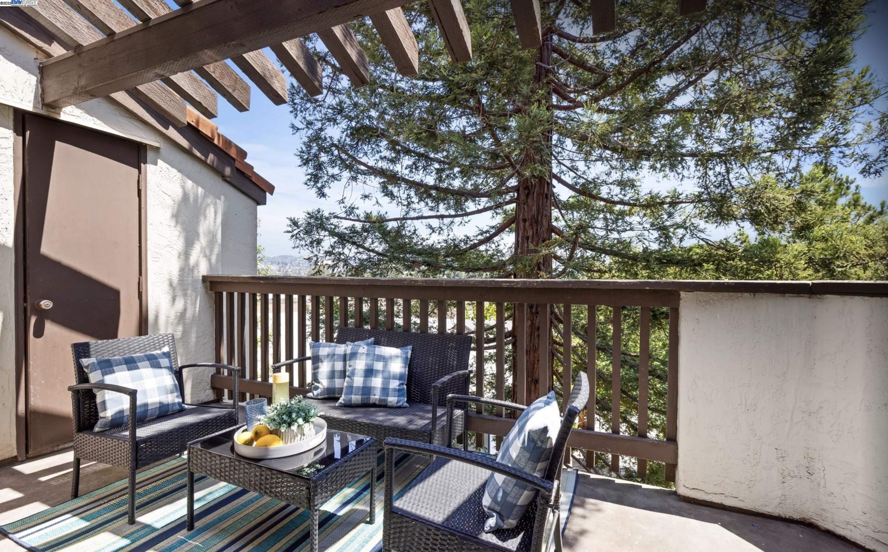 Detail Gallery Image 9 of 36 For 21062 Gary Dr #313,  Hayward,  CA 94546 - 2 Beds | 2 Baths