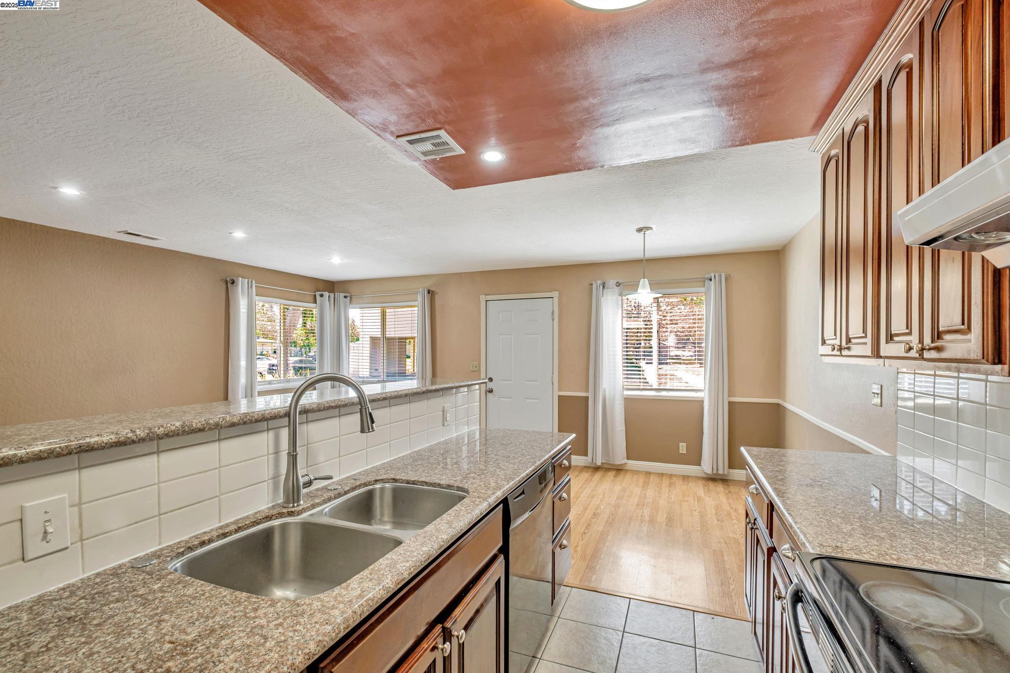 Detail Gallery Image 11 of 28 For 2141 Swan Ct, Union City,  CA 94587 - 2 Beds | 1 Baths