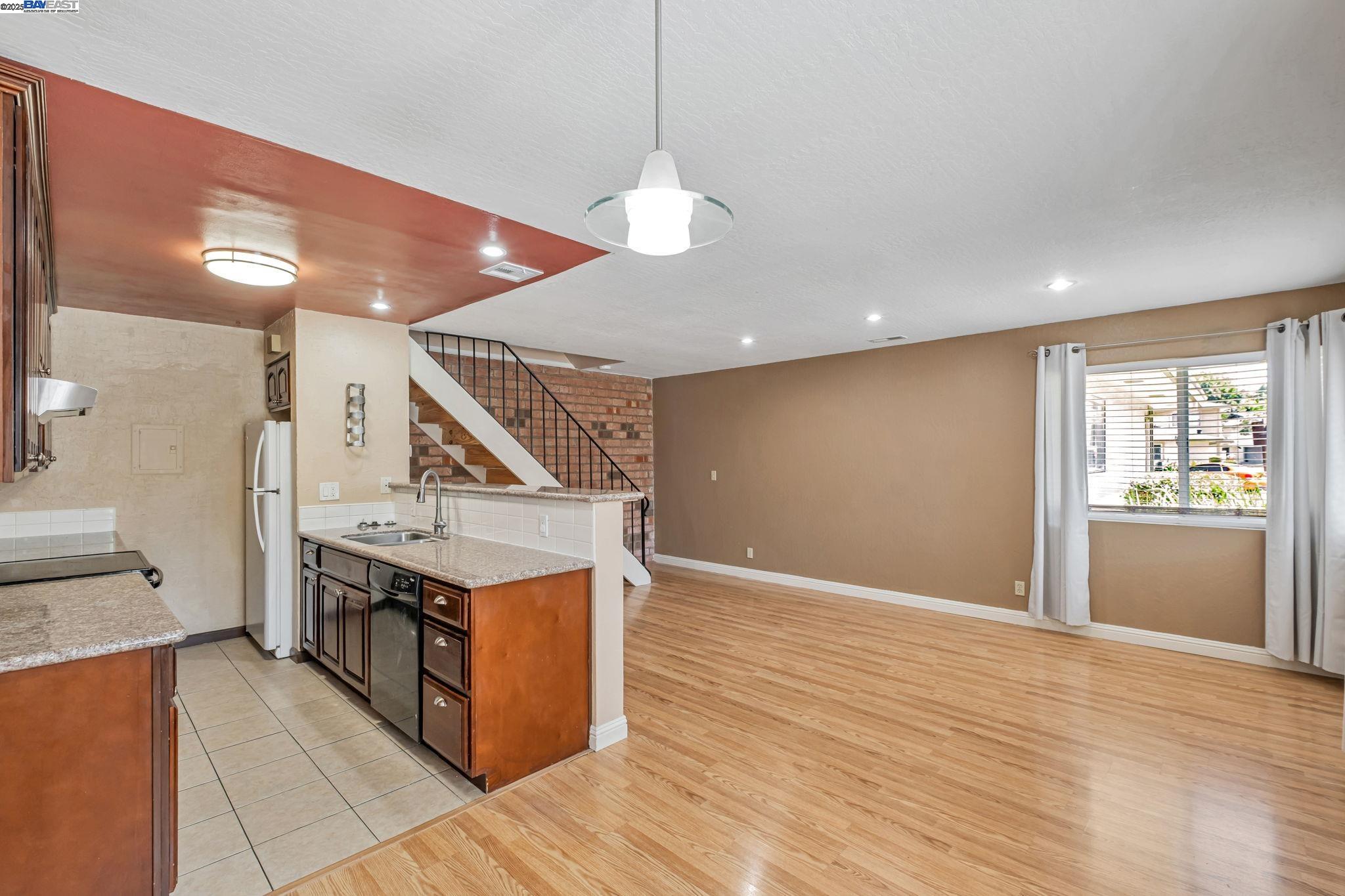 Detail Gallery Image 12 of 28 For 2141 Swan Ct, Union City,  CA 94587 - 2 Beds | 1 Baths