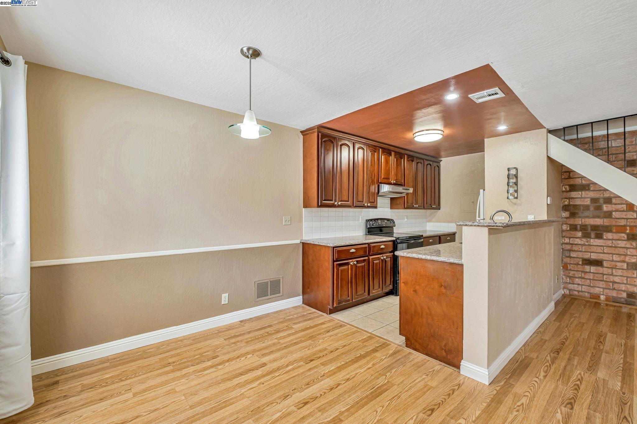 Detail Gallery Image 13 of 28 For 2141 Swan Ct, Union City,  CA 94587 - 2 Beds | 1 Baths