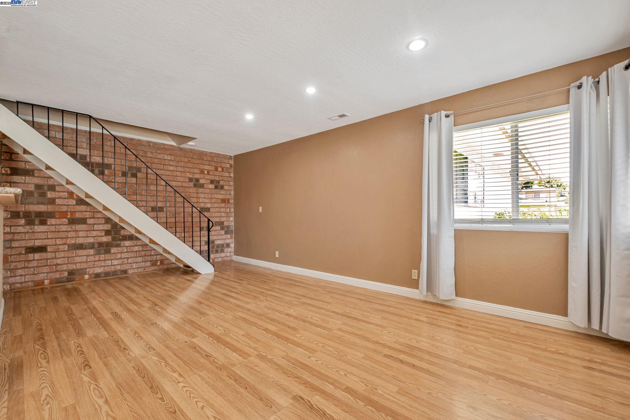 Detail Gallery Image 4 of 28 For 2141 Swan Ct, Union City,  CA 94587 - 2 Beds | 1 Baths