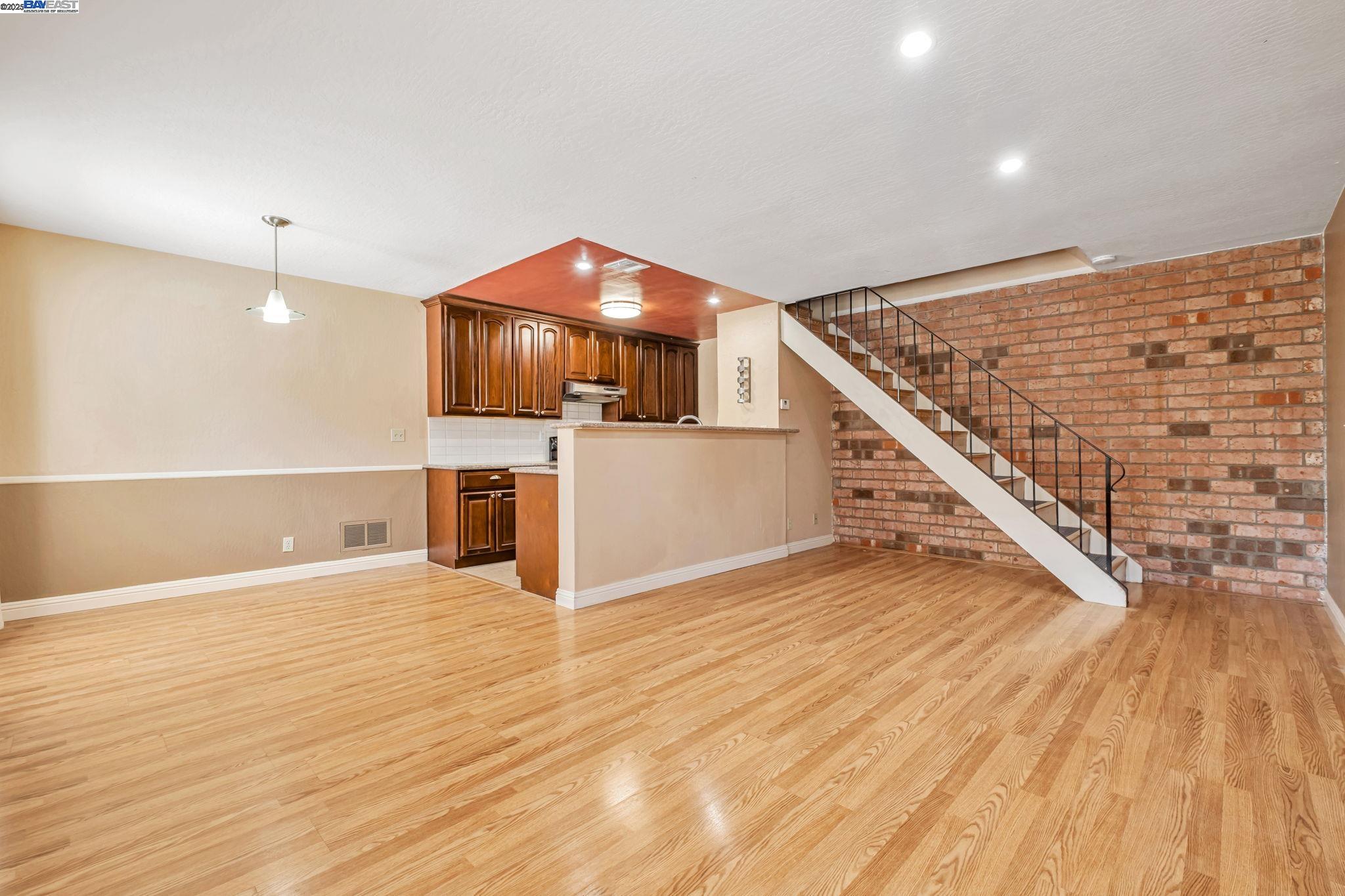 Detail Gallery Image 5 of 28 For 2141 Swan Ct, Union City,  CA 94587 - 2 Beds | 1 Baths