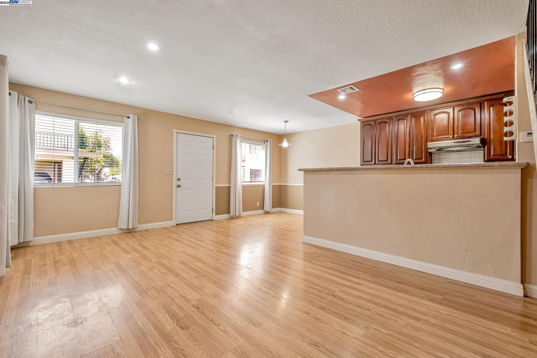 Detail Gallery Image 6 of 28 For 2141 Swan Ct, Union City,  CA 94587 - 2 Beds | 1 Baths
