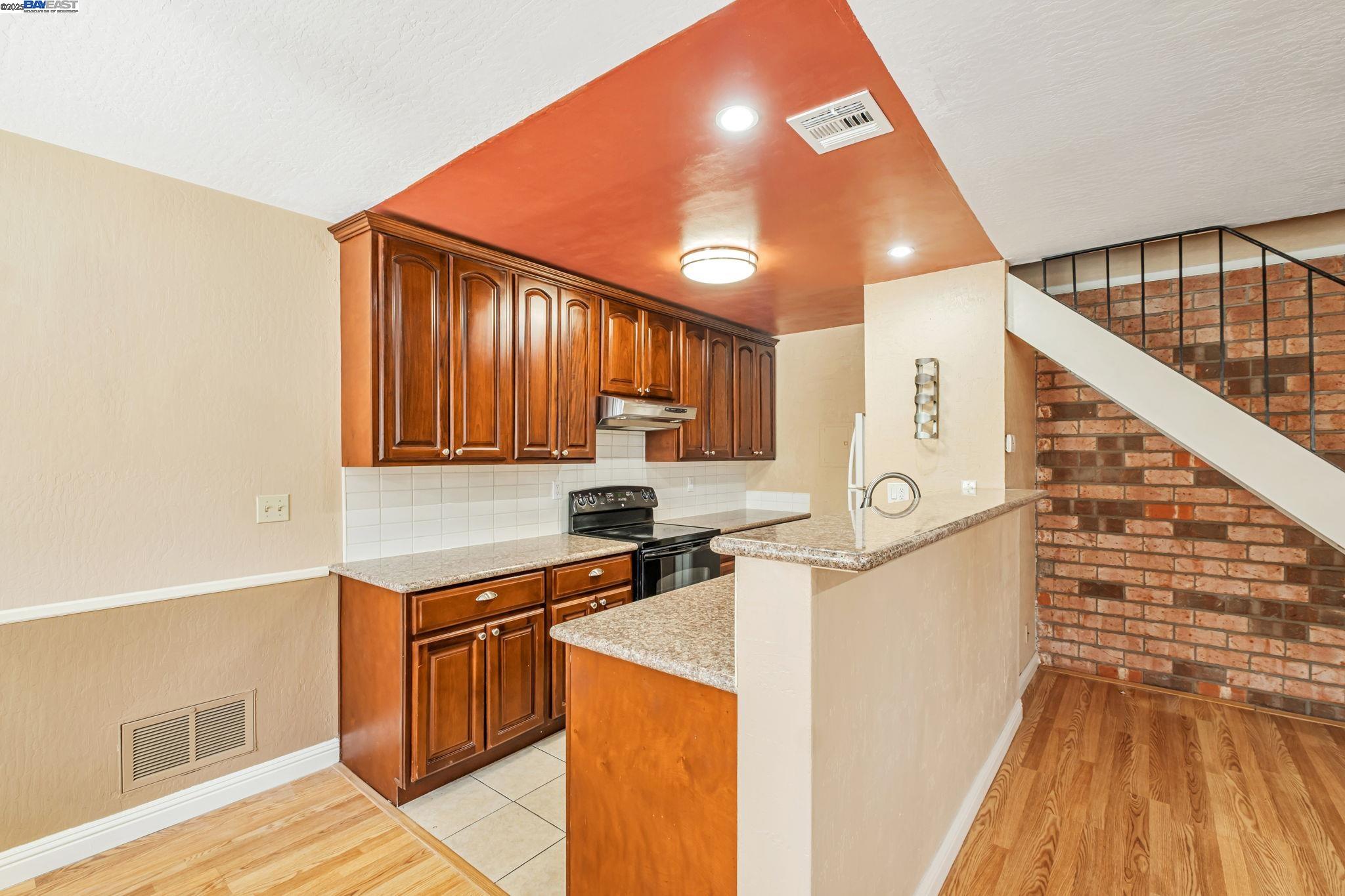 Detail Gallery Image 7 of 28 For 2141 Swan Ct, Union City,  CA 94587 - 2 Beds | 1 Baths