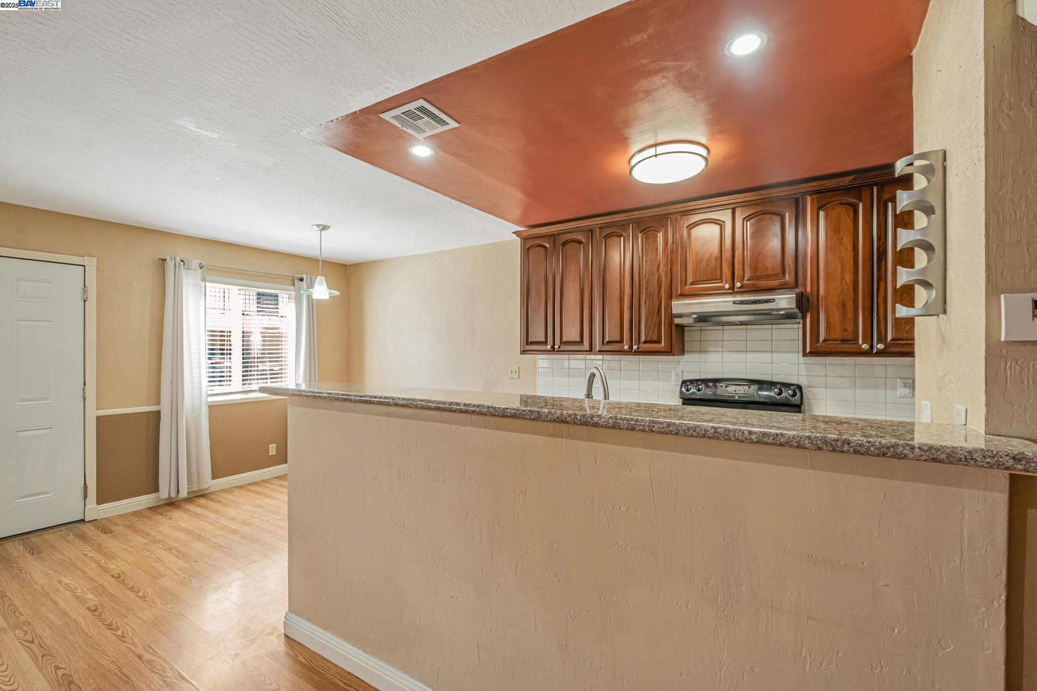Detail Gallery Image 8 of 28 For 2141 Swan Ct, Union City,  CA 94587 - 2 Beds | 1 Baths