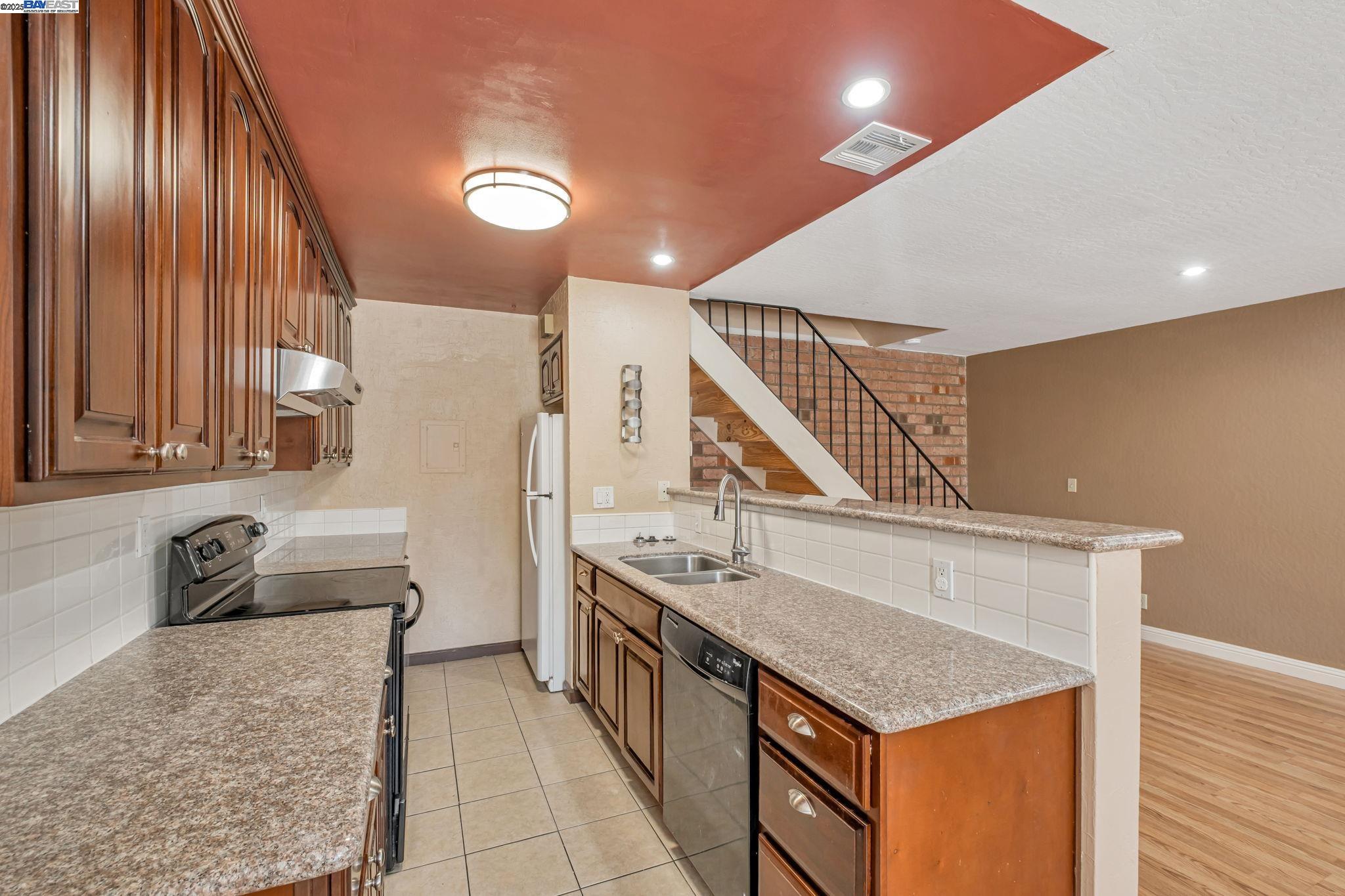 Detail Gallery Image 9 of 28 For 2141 Swan Ct, Union City,  CA 94587 - 2 Beds | 1 Baths