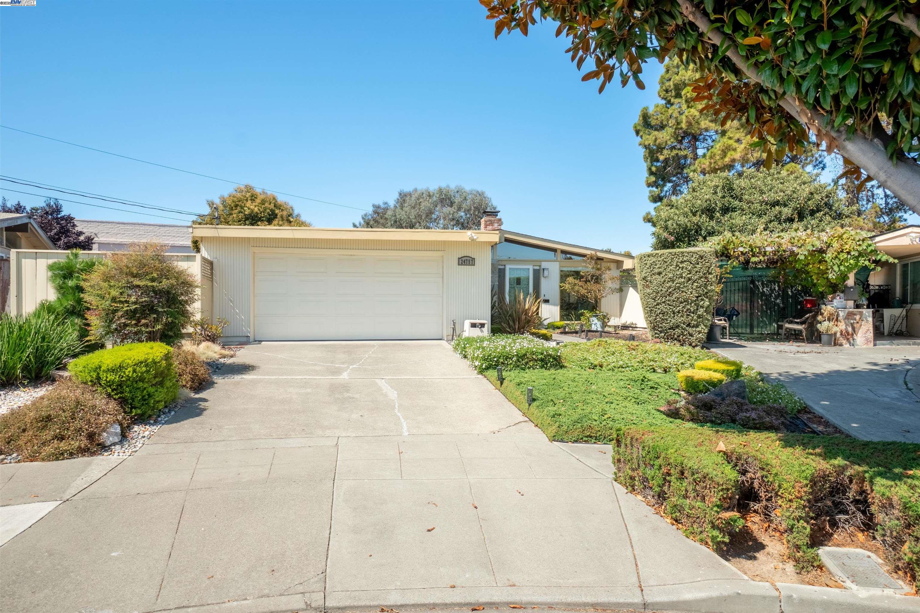 Detail Gallery Image 2 of 38 For 24757 Pear St, Hayward,  CA 94545 - 3 Beds | 2 Baths