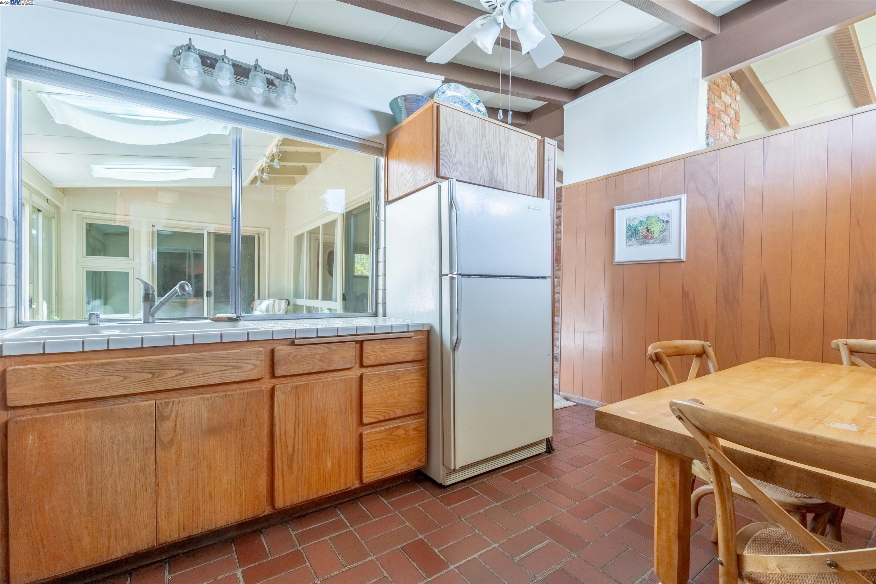 Detail Gallery Image 12 of 38 For 24757 Pear St, Hayward,  CA 94545 - 3 Beds | 2 Baths