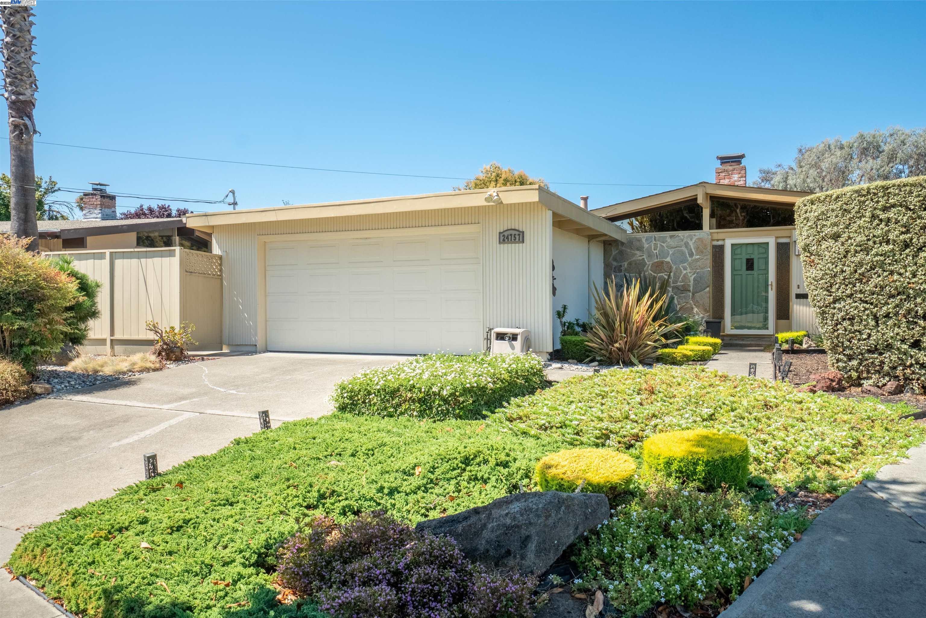 Detail Gallery Image 3 of 38 For 24757 Pear St, Hayward,  CA 94545 - 3 Beds | 2 Baths