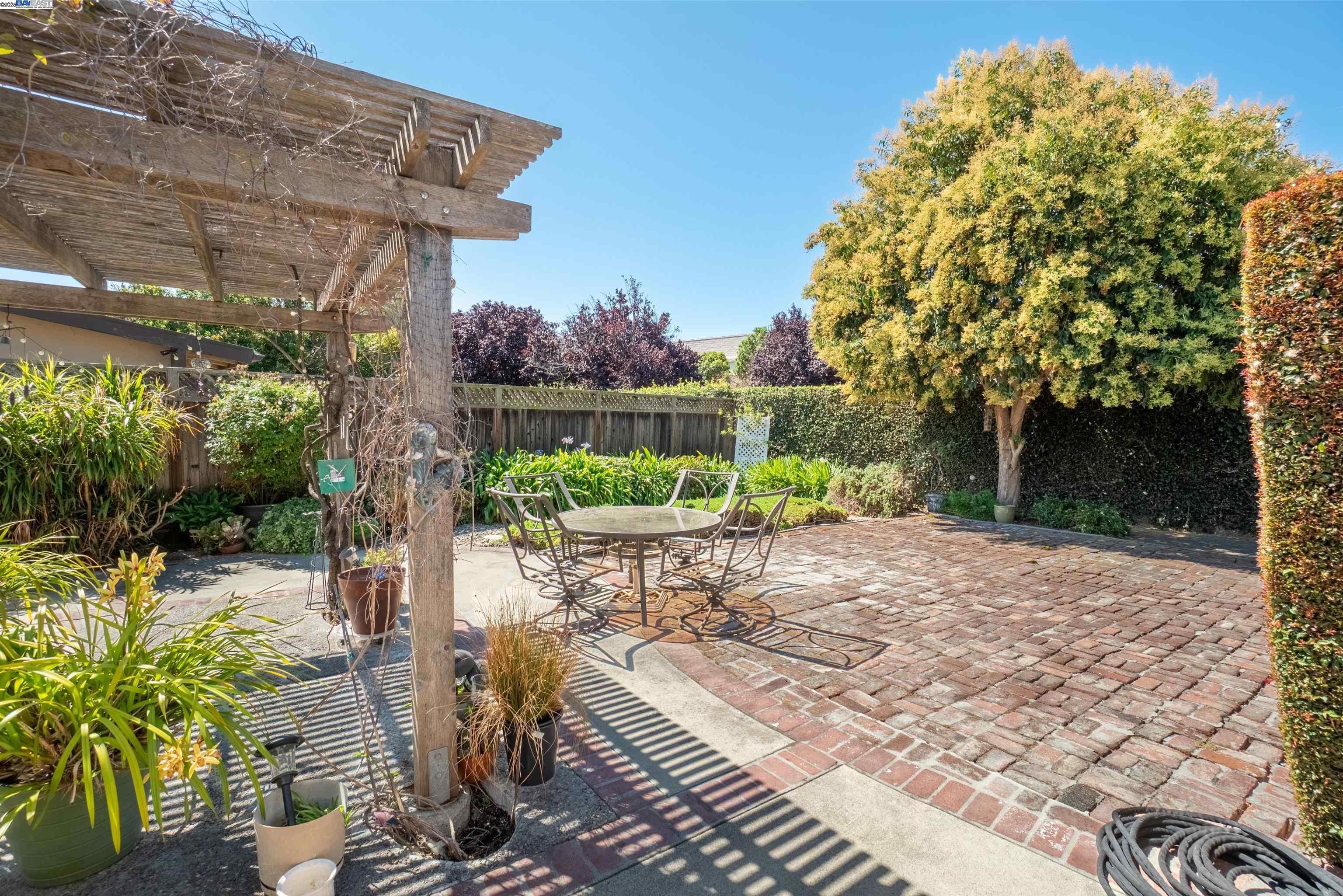 Detail Gallery Image 26 of 38 For 24757 Pear St, Hayward,  CA 94545 - 3 Beds | 2 Baths