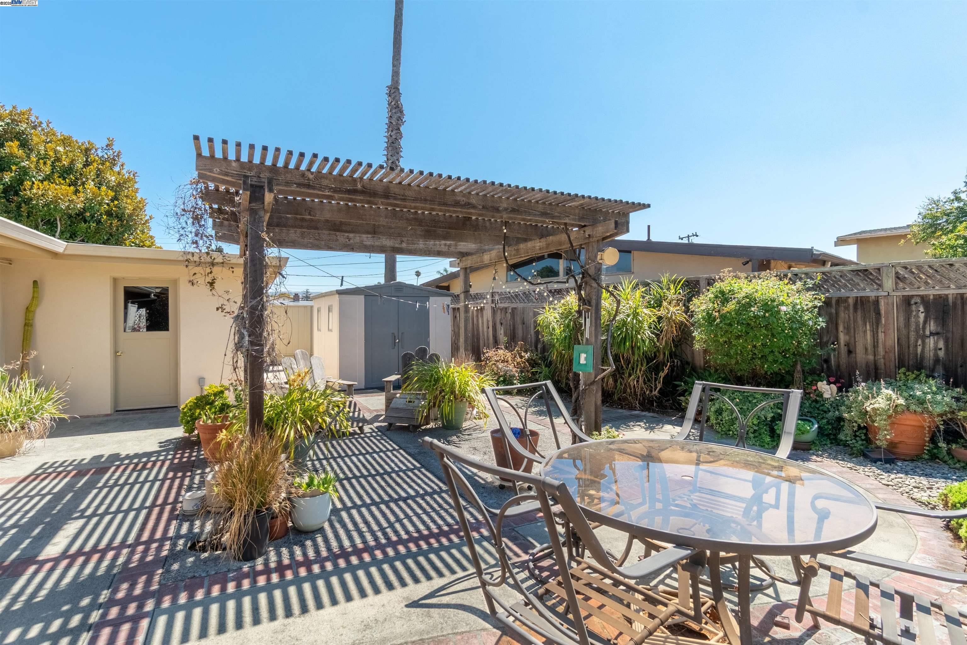 Detail Gallery Image 28 of 38 For 24757 Pear St, Hayward,  CA 94545 - 3 Beds | 2 Baths