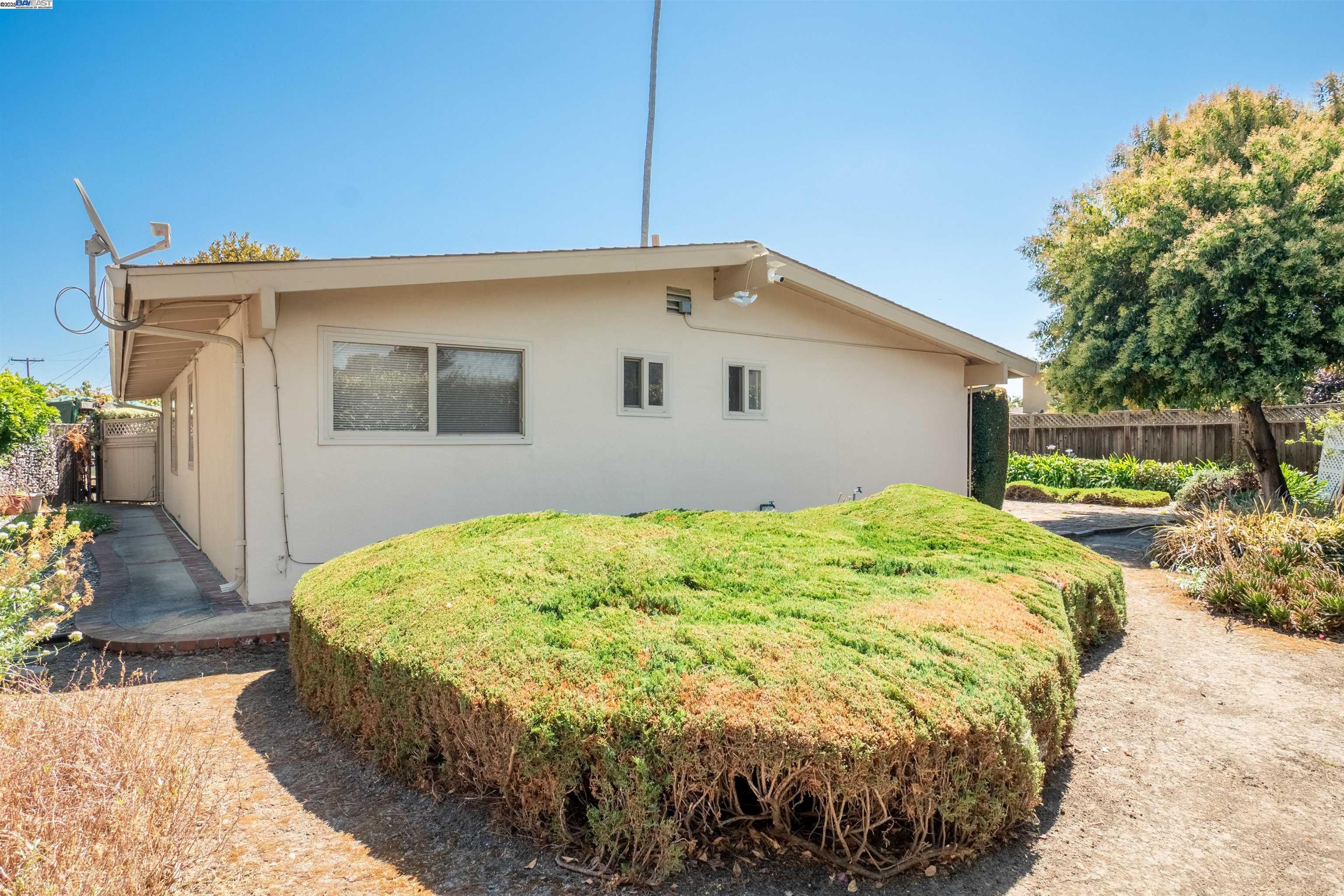 Detail Gallery Image 34 of 38 For 24757 Pear St, Hayward,  CA 94545 - 3 Beds | 2 Baths