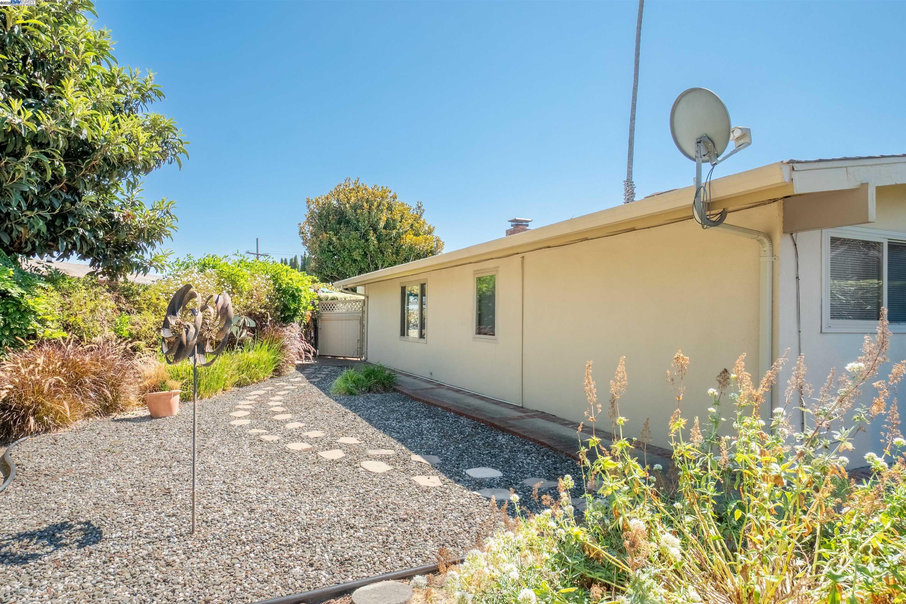Detail Gallery Image 35 of 38 For 24757 Pear St, Hayward,  CA 94545 - 3 Beds | 2 Baths