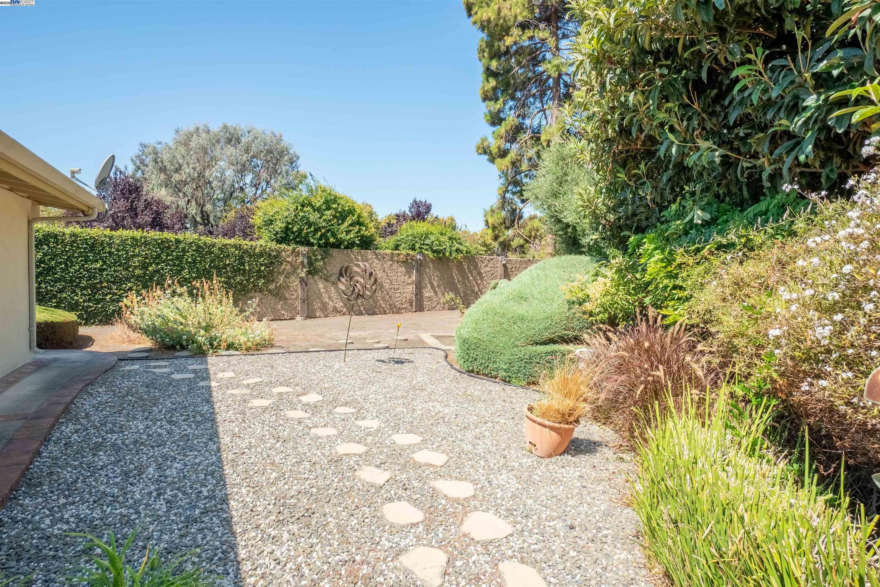 Detail Gallery Image 37 of 38 For 24757 Pear St, Hayward,  CA 94545 - 3 Beds | 2 Baths