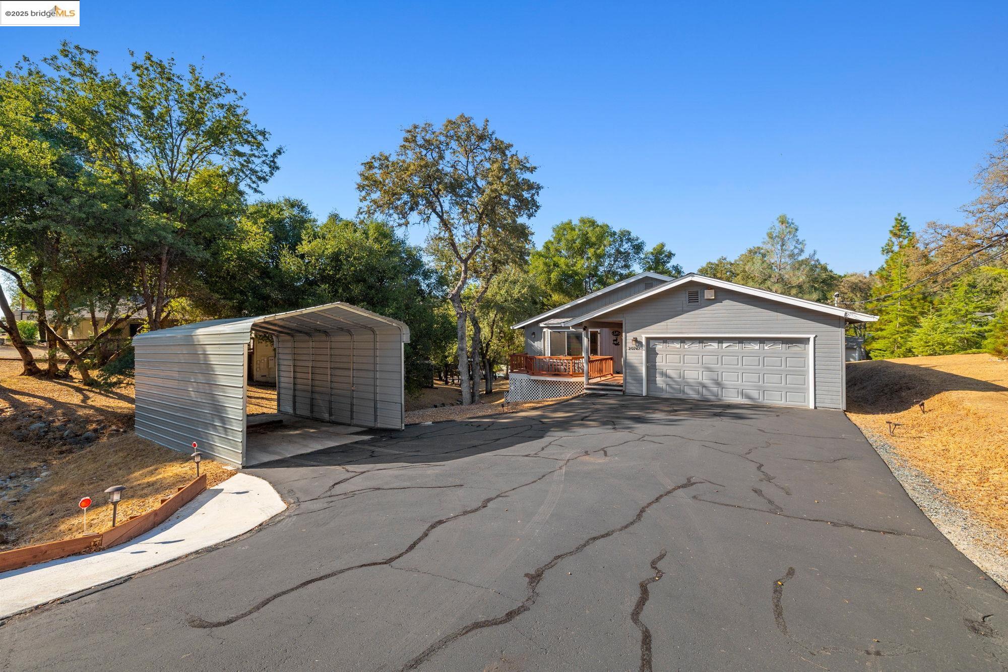 Detail Gallery Image 1 of 60 For 20747 Rising Hill Cir, Groveland,  CA 95321 - 3 Beds | 2 Baths