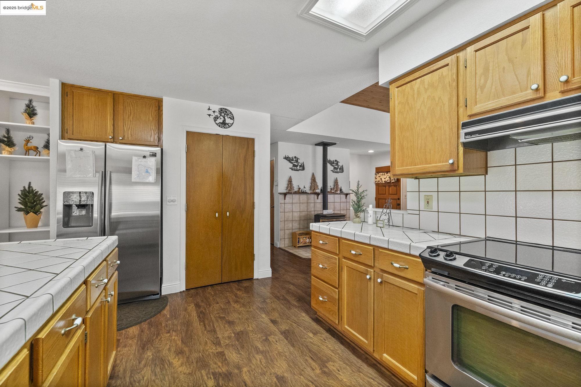Detail Gallery Image 14 of 60 For 20747 Rising Hill Cir, Groveland,  CA 95321 - 3 Beds | 2 Baths