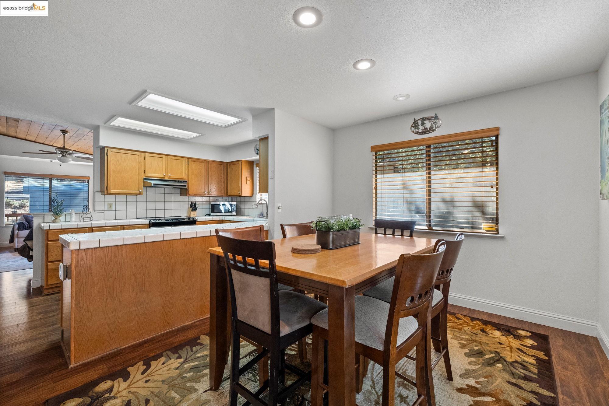 Detail Gallery Image 16 of 60 For 20747 Rising Hill Cir, Groveland,  CA 95321 - 3 Beds | 2 Baths