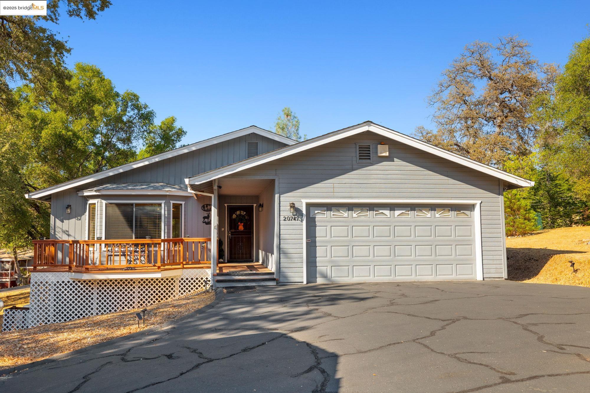 Detail Gallery Image 3 of 60 For 20747 Rising Hill Cir, Groveland,  CA 95321 - 3 Beds | 2 Baths