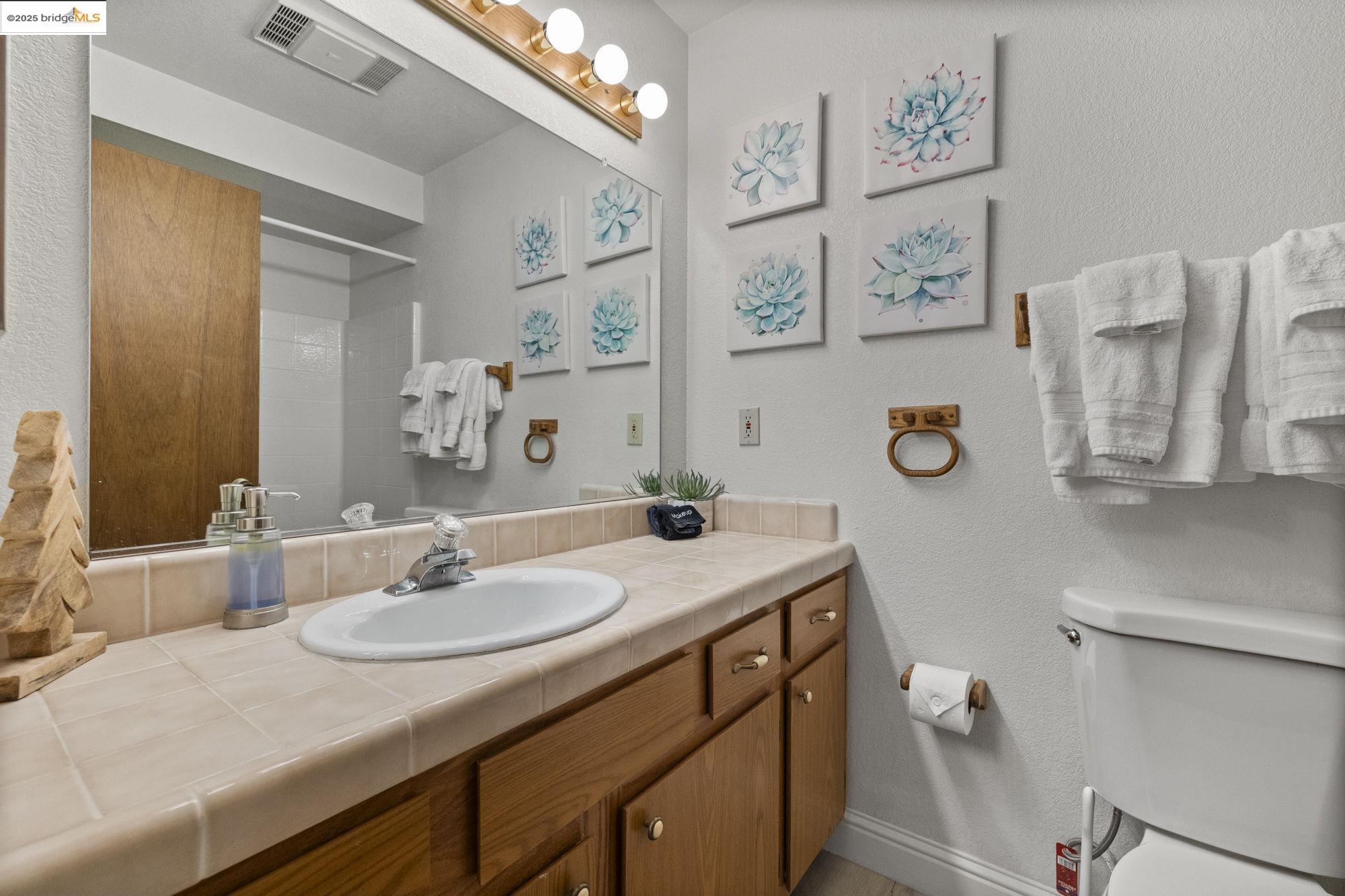 Detail Gallery Image 24 of 60 For 20747 Rising Hill Cir, Groveland,  CA 95321 - 3 Beds | 2 Baths