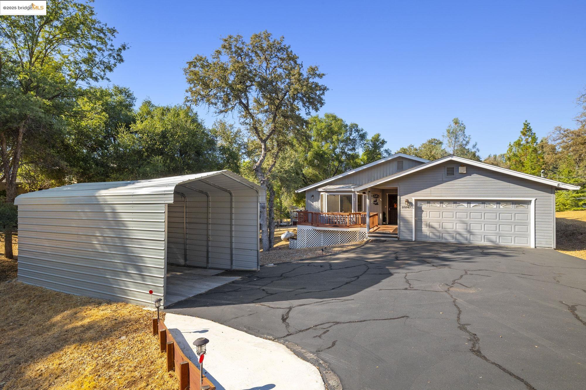 Detail Gallery Image 4 of 60 For 20747 Rising Hill Cir, Groveland,  CA 95321 - 3 Beds | 2 Baths