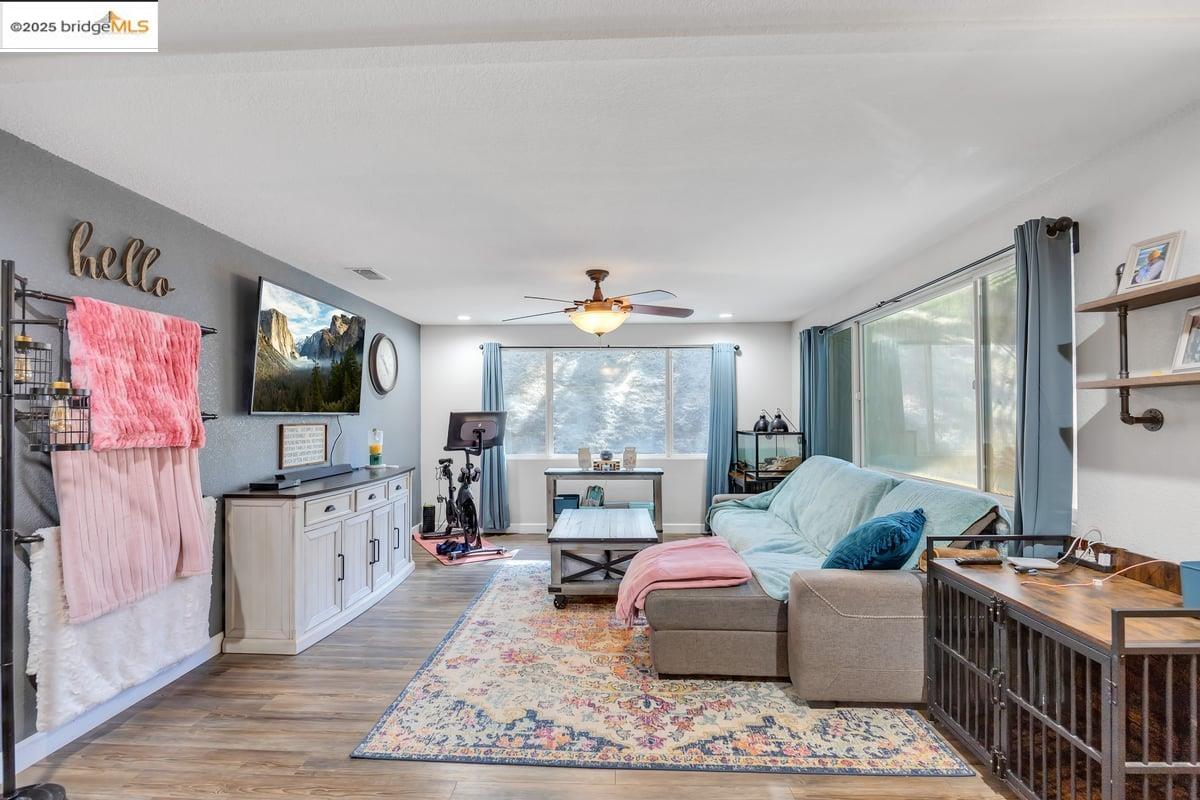 Detail Gallery Image 4 of 56 For 10870 Buck Brush Dr, Jamestown,  CA 95327 - 3 Beds | 3/1 Baths