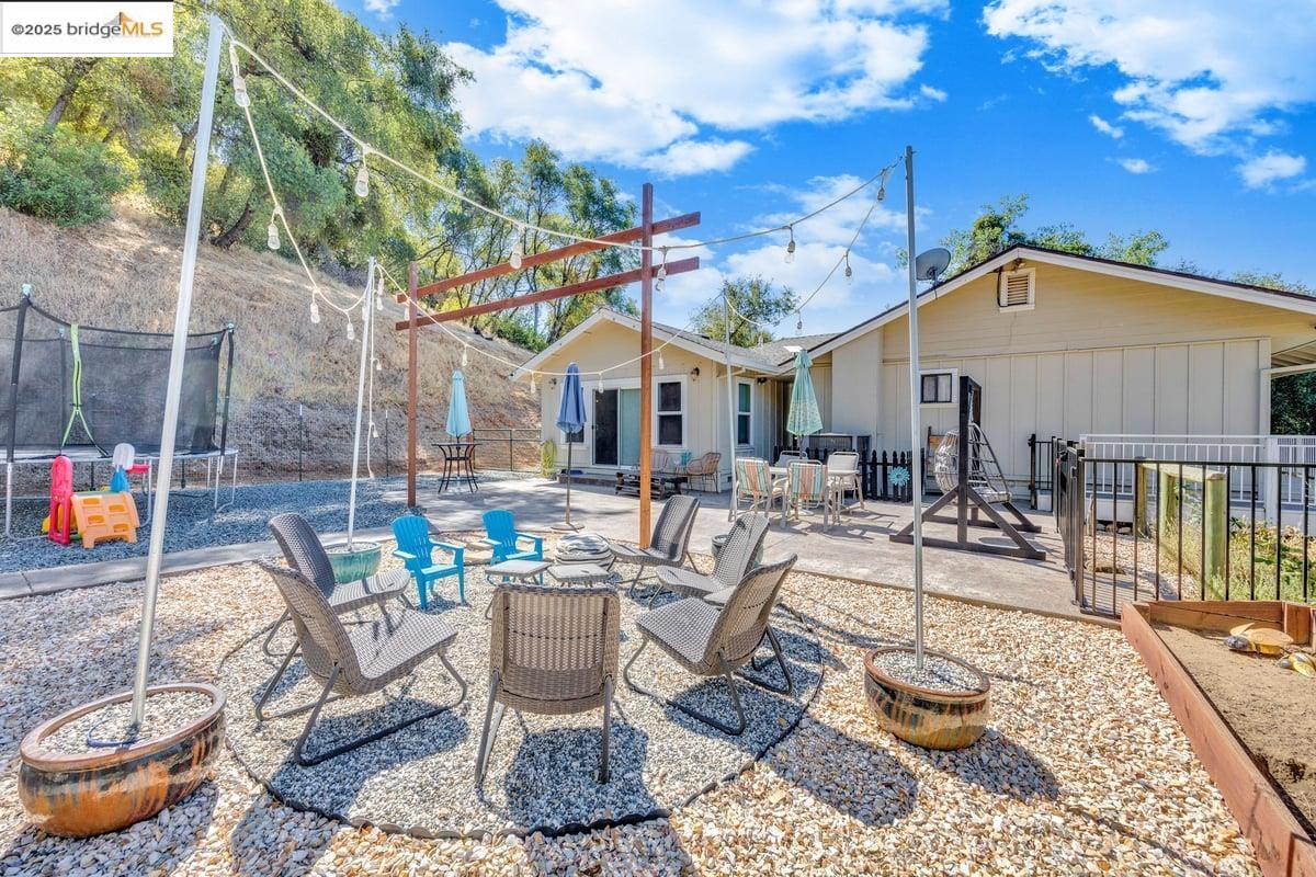 Detail Gallery Image 40 of 56 For 10870 Buck Brush Dr, Jamestown,  CA 95327 - 3 Beds | 3/1 Baths