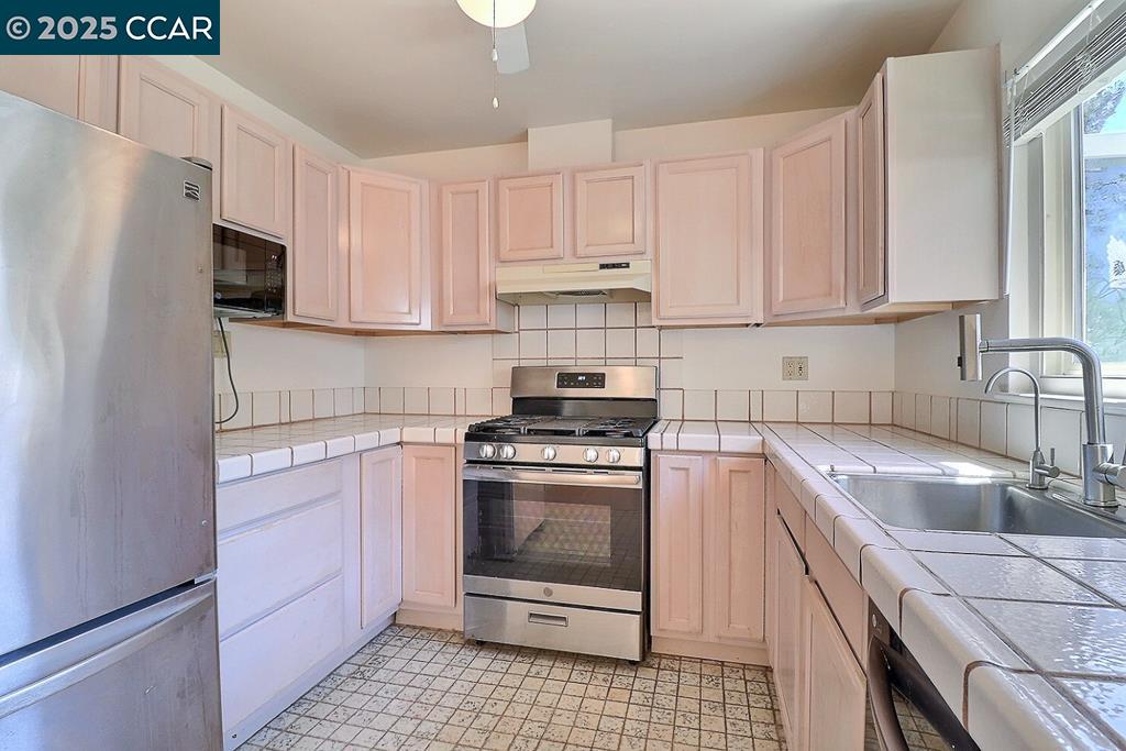 Detail Gallery Image 19 of 56 For 2465 Buena Vista Ave, Walnut Creek,  CA 94597 - – Beds | – Baths