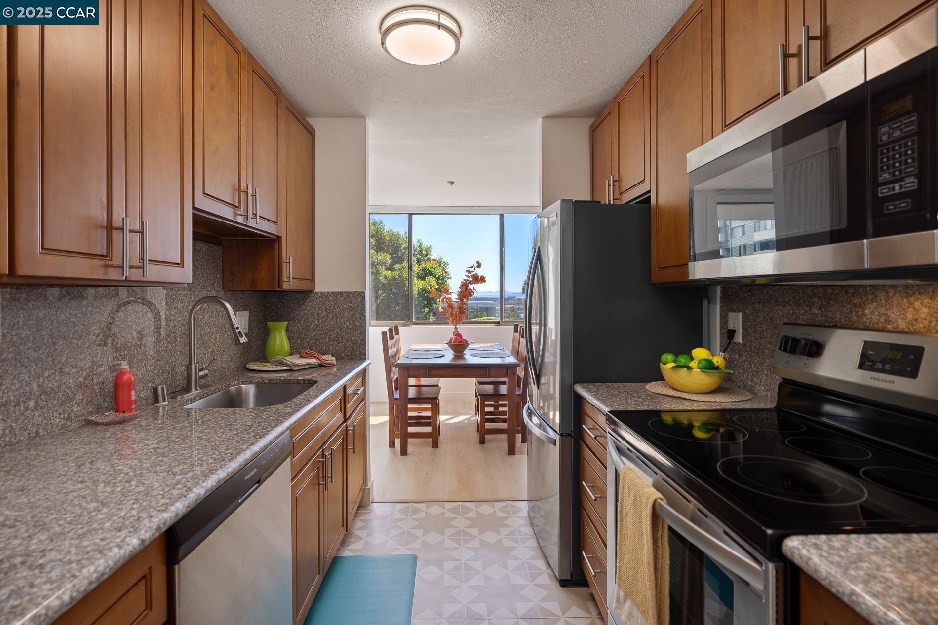 Detail Gallery Image 11 of 33 For 555 Pierce St #209,  Albany,  CA 94706 - 1 Beds | 2 Baths