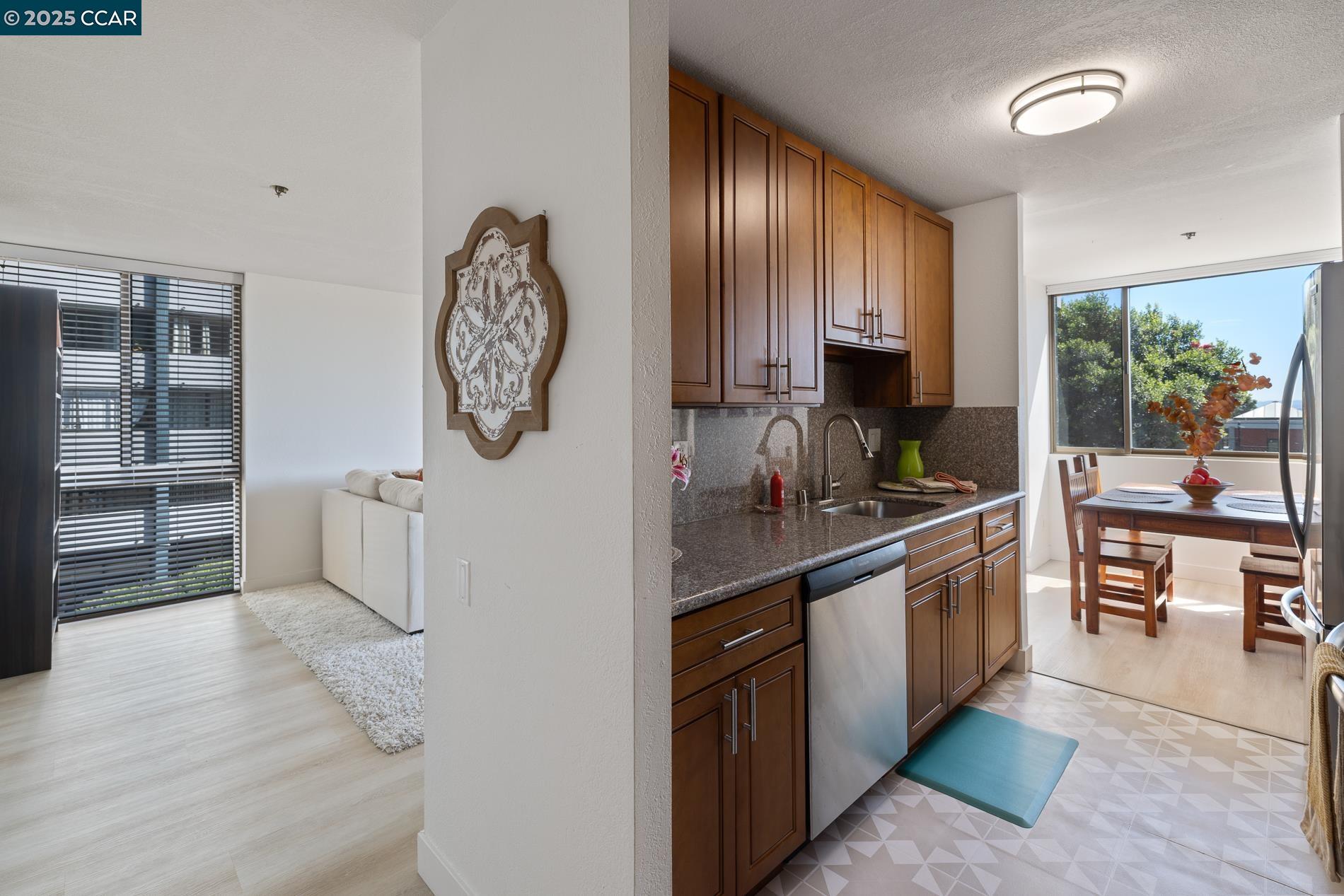 Detail Gallery Image 12 of 33 For 555 Pierce St #209,  Albany,  CA 94706 - 1 Beds | 2 Baths