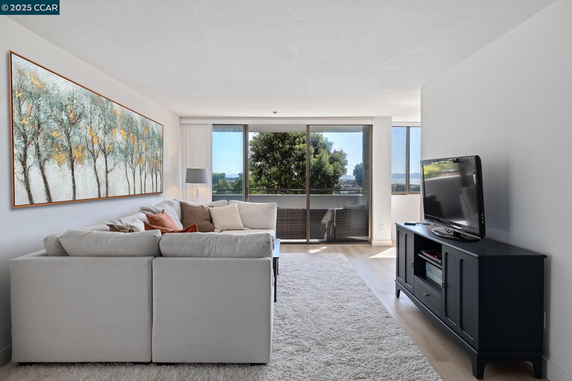 Detail Gallery Image 14 of 33 For 555 Pierce St #209,  Albany,  CA 94706 - 1 Beds | 2 Baths