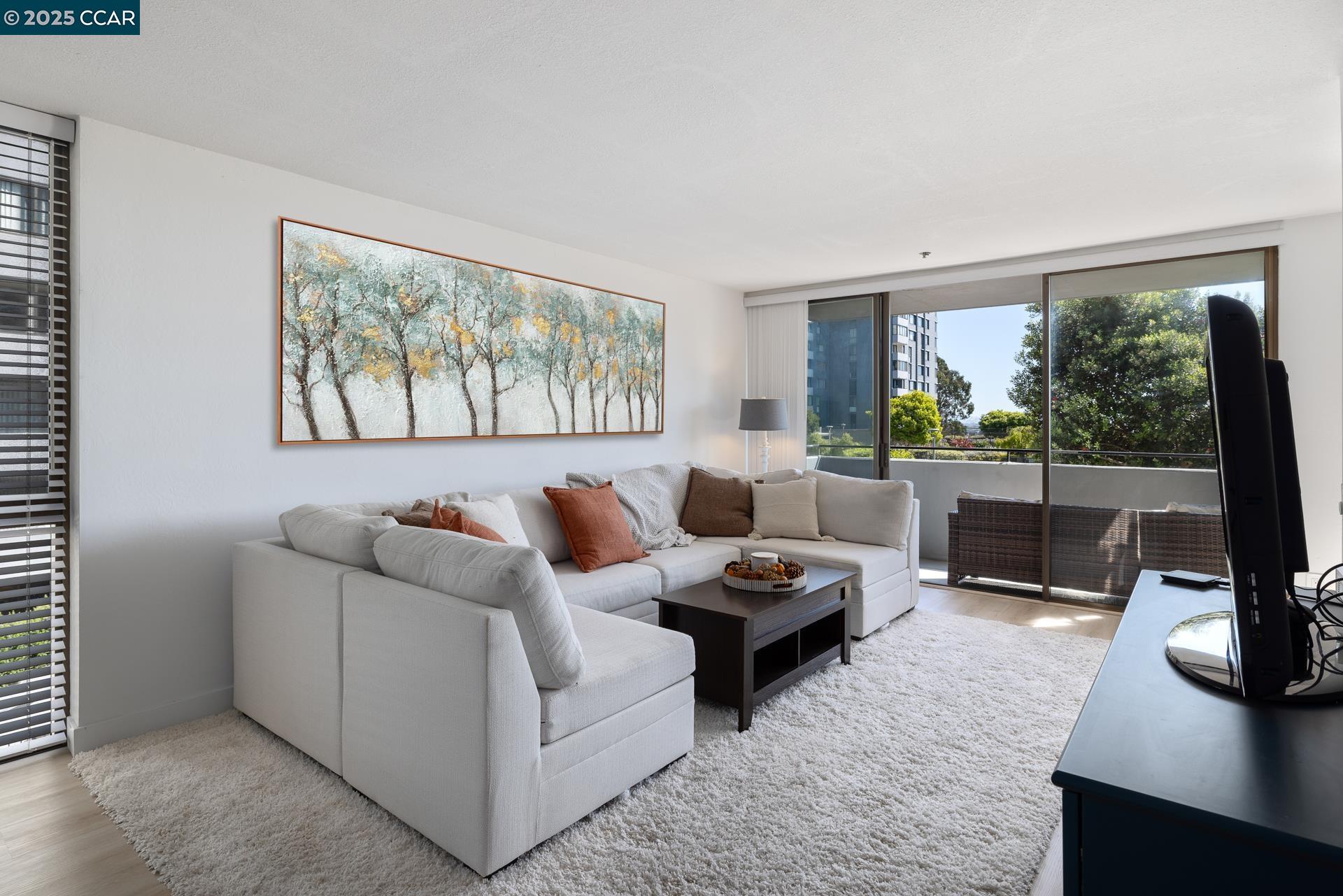 Detail Gallery Image 15 of 33 For 555 Pierce St #209,  Albany,  CA 94706 - 1 Beds | 2 Baths