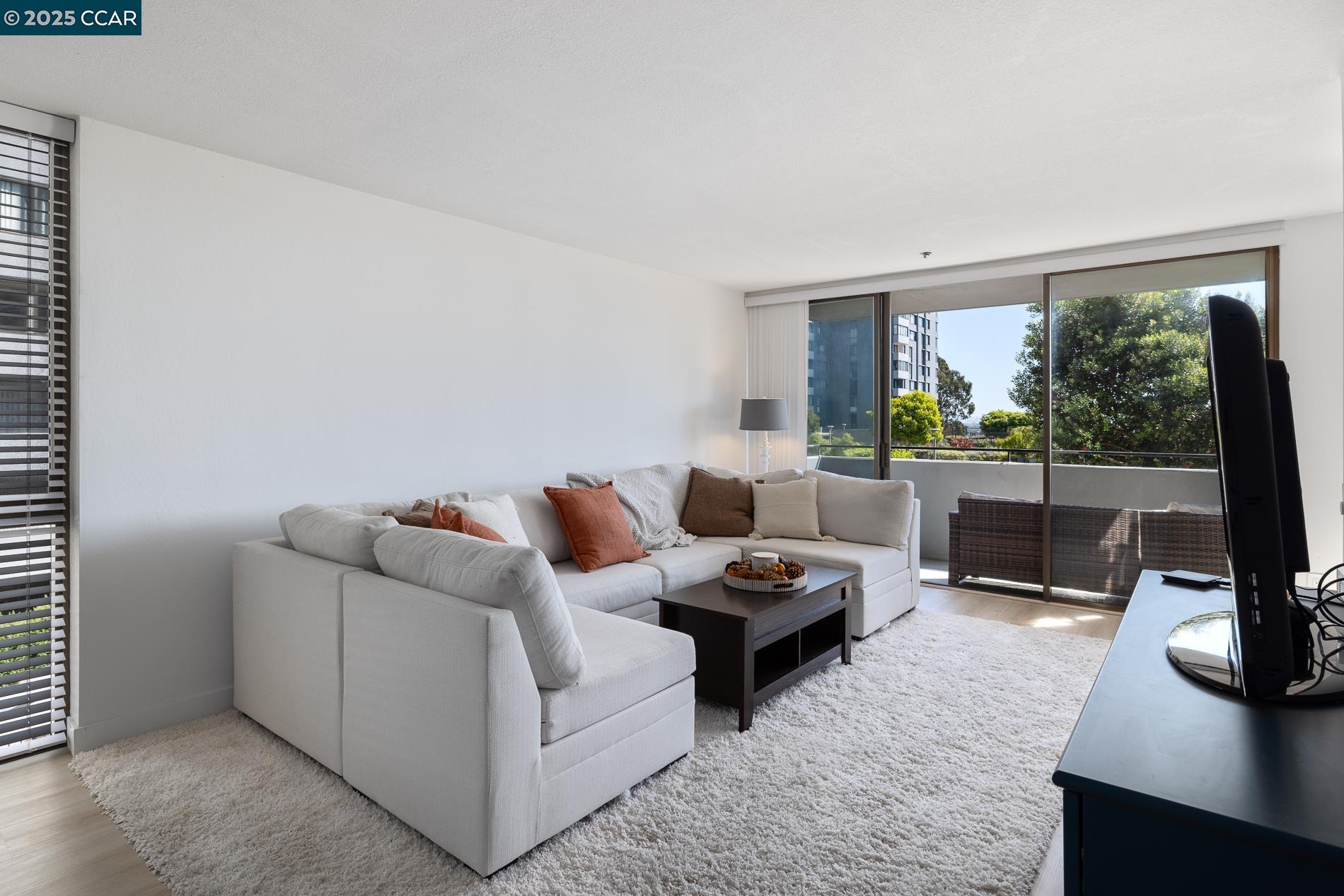 Detail Gallery Image 15 of 33 For 555 Pierce St #209,  Albany,  CA 94706 - 1 Beds | 2 Baths
