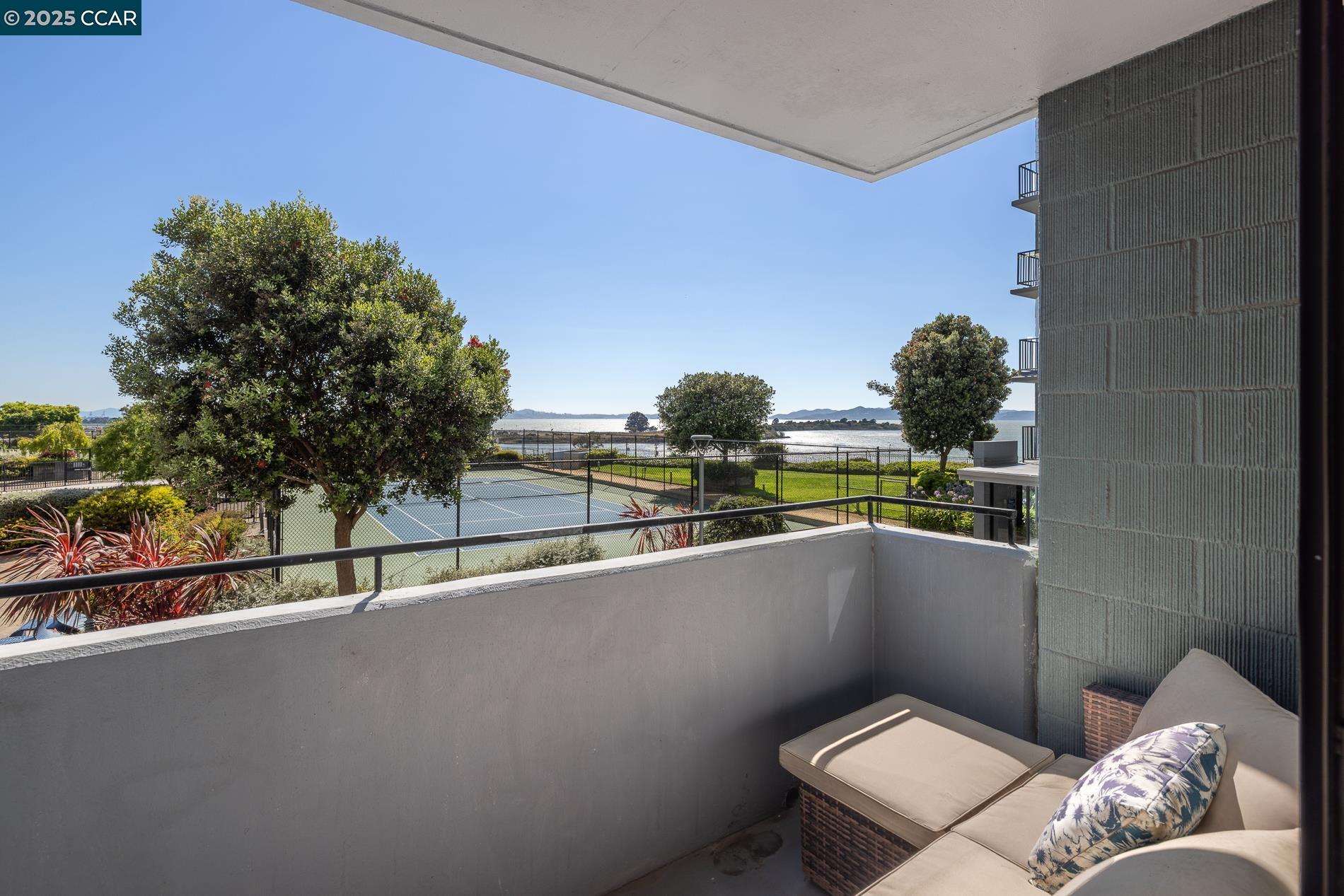 Detail Gallery Image 16 of 33 For 555 Pierce St #209,  Albany,  CA 94706 - 1 Beds | 2 Baths