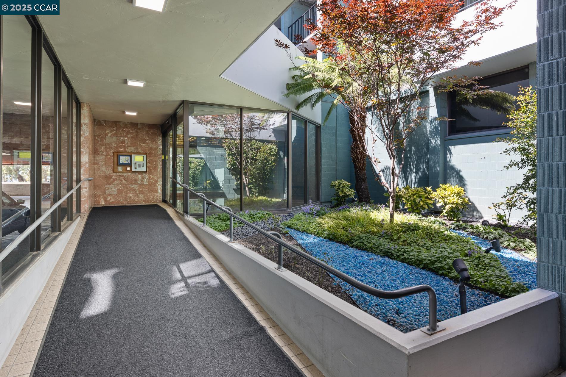 Detail Gallery Image 22 of 33 For 555 Pierce St #209,  Albany,  CA 94706 - 1 Beds | 2 Baths