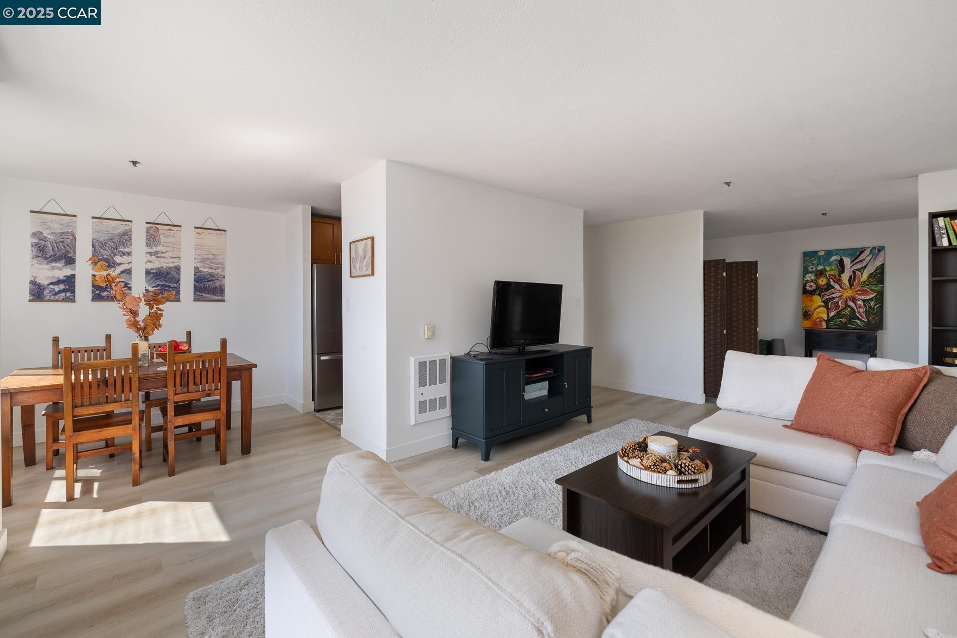 Detail Gallery Image 4 of 33 For 555 Pierce St #209,  Albany,  CA 94706 - 1 Beds | 2 Baths