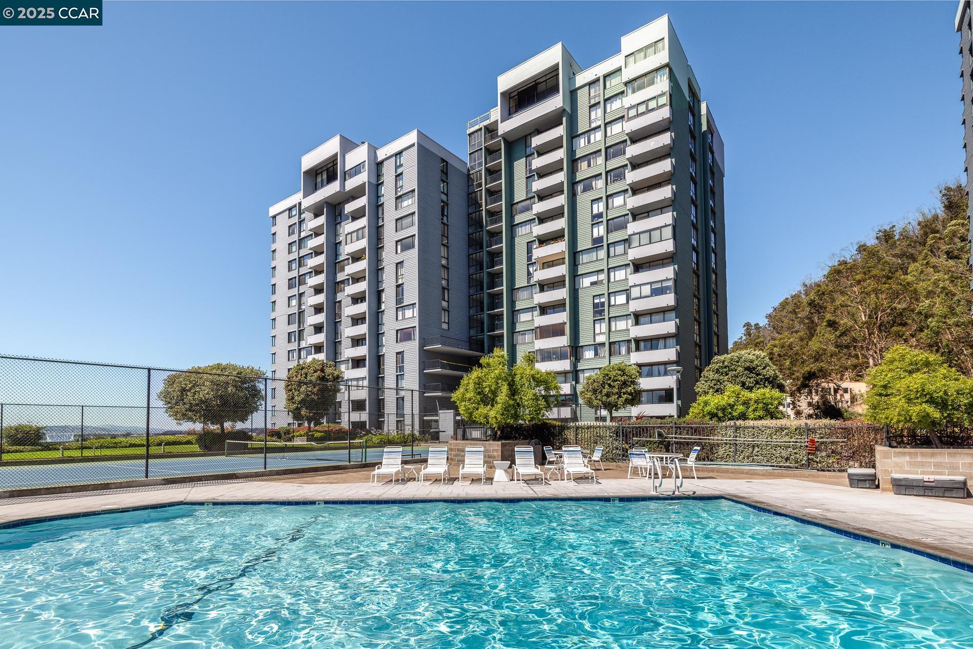 Detail Gallery Image 31 of 33 For 555 Pierce St #209,  Albany,  CA 94706 - 1 Beds | 2 Baths
