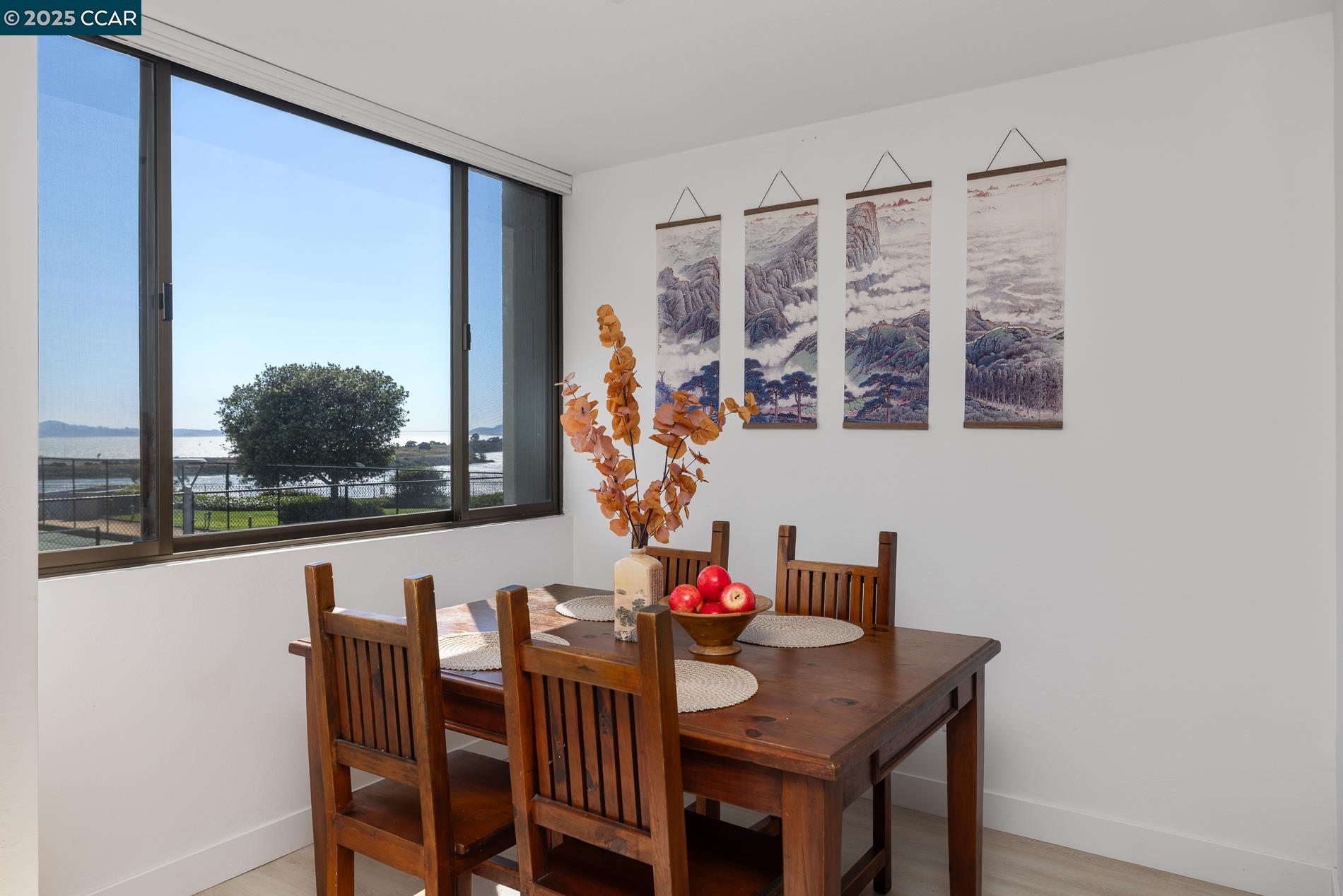 Detail Gallery Image 5 of 33 For 555 Pierce St #209,  Albany,  CA 94706 - 1 Beds | 2 Baths