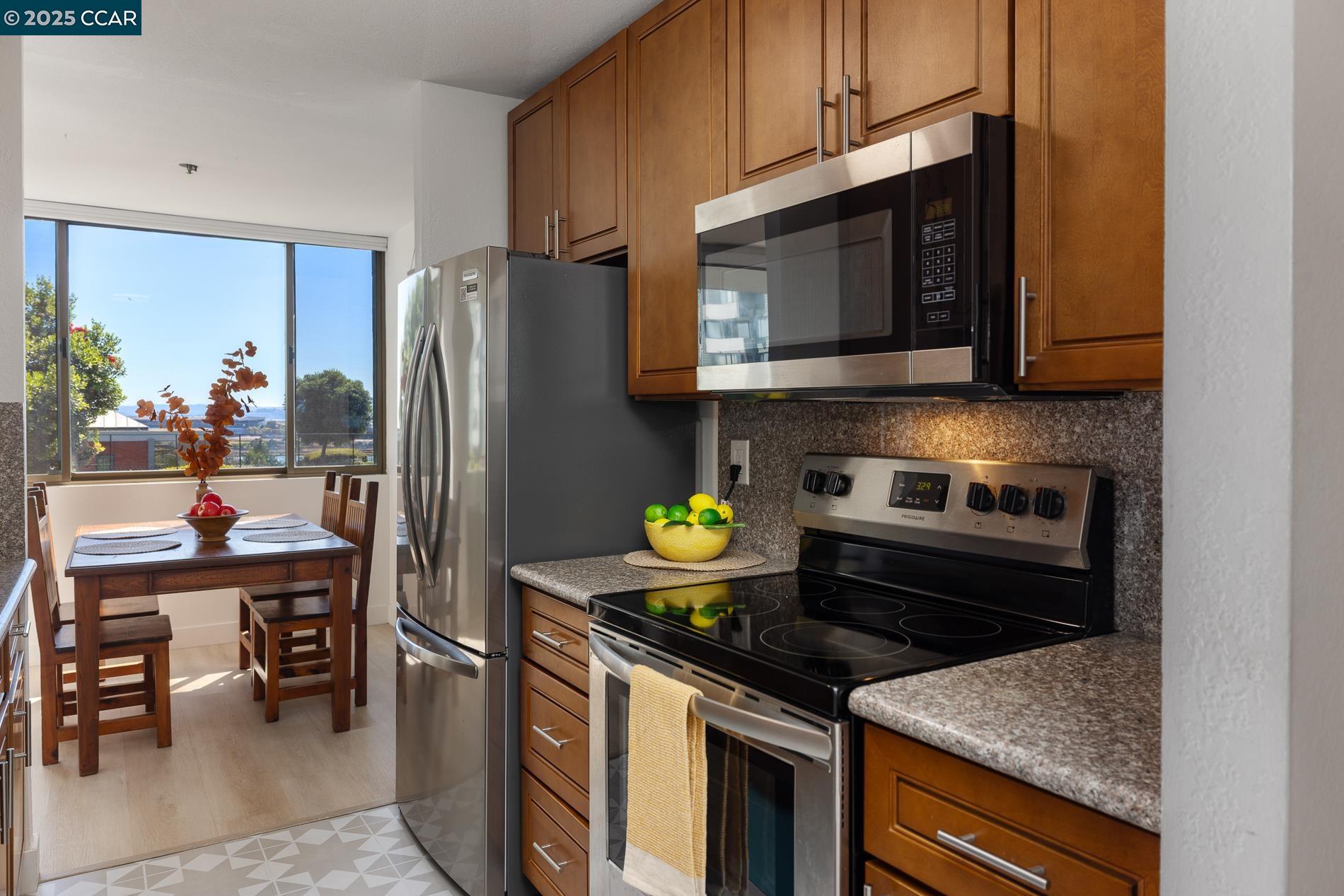 Detail Gallery Image 10 of 33 For 555 Pierce St #209,  Albany,  CA 94706 - 1 Beds | 2 Baths