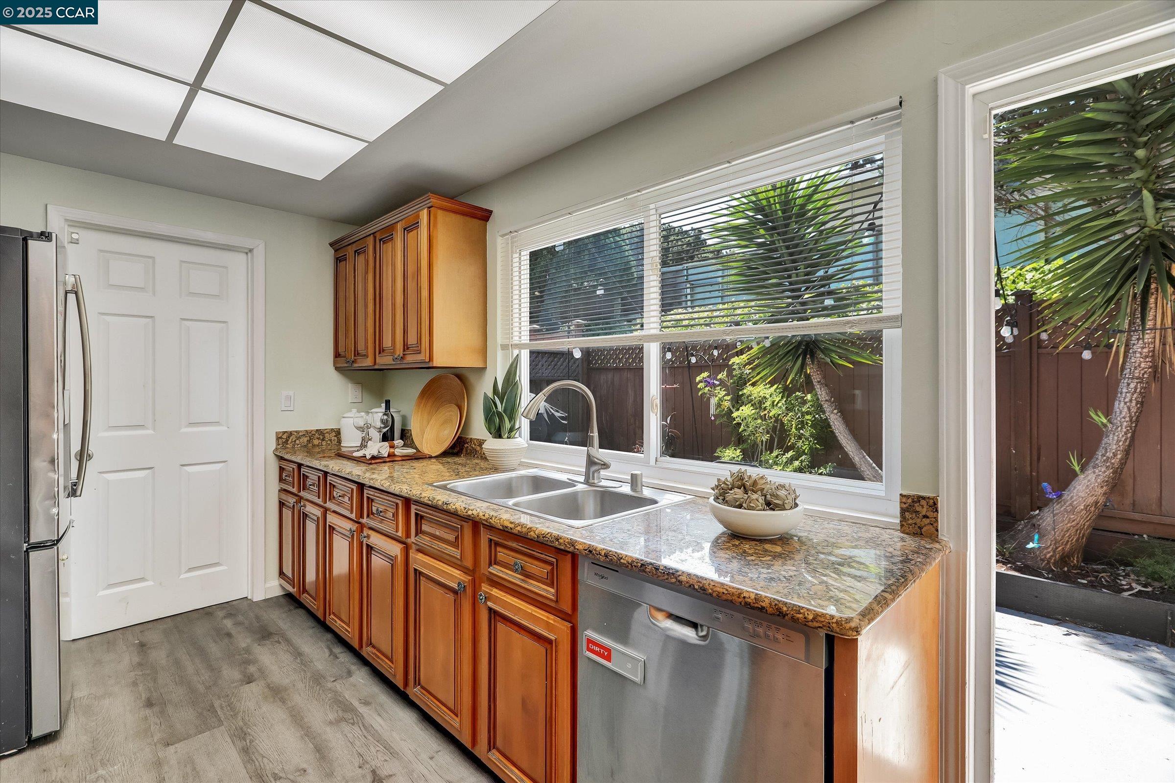 Detail Gallery Image 11 of 25 For 1000 View Drive, Richmond,  CA 94803 - 3 Beds | 2/1 Baths