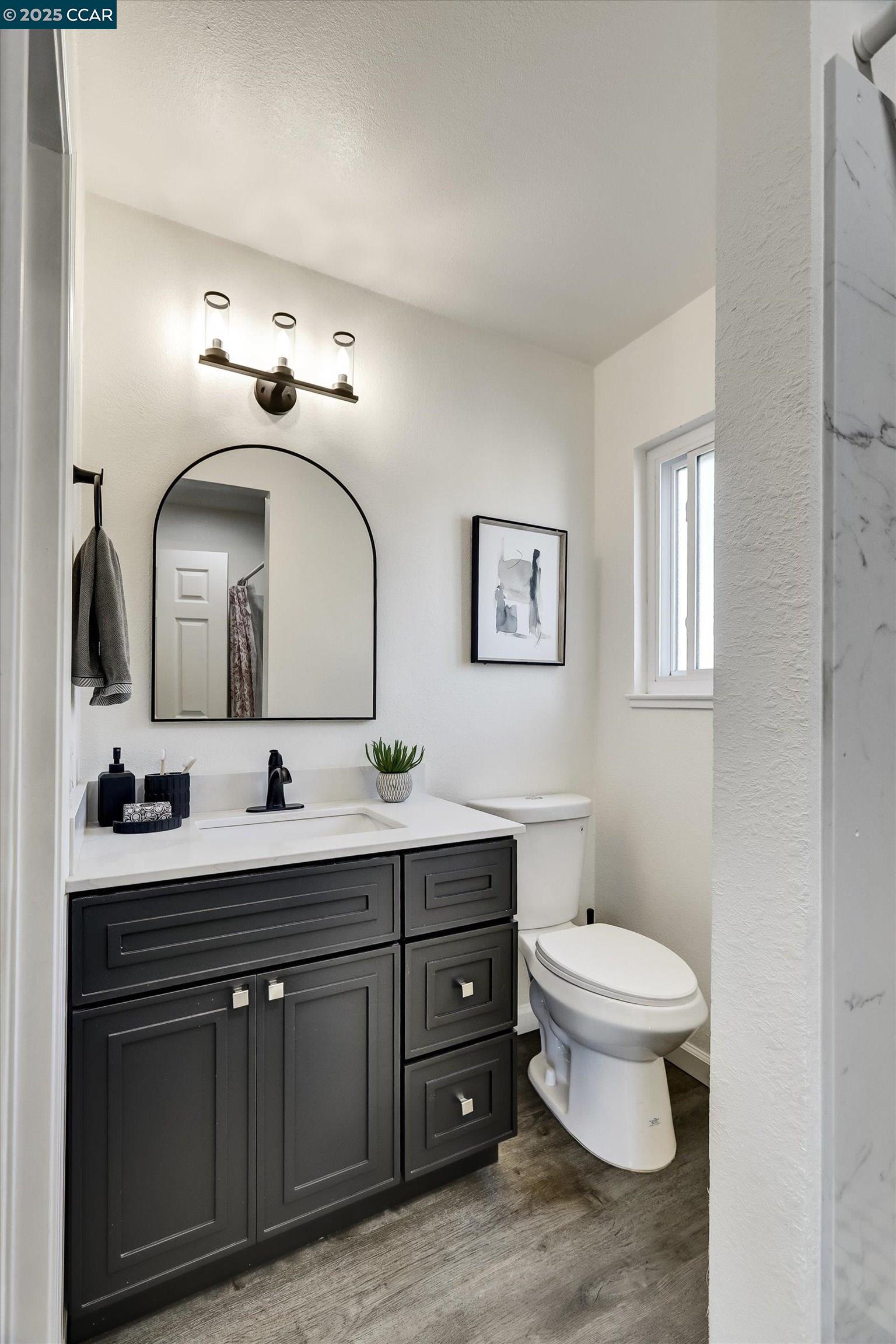 Detail Gallery Image 5 of 25 For 1000 View Drive, Richmond,  CA 94803 - 3 Beds | 2/1 Baths