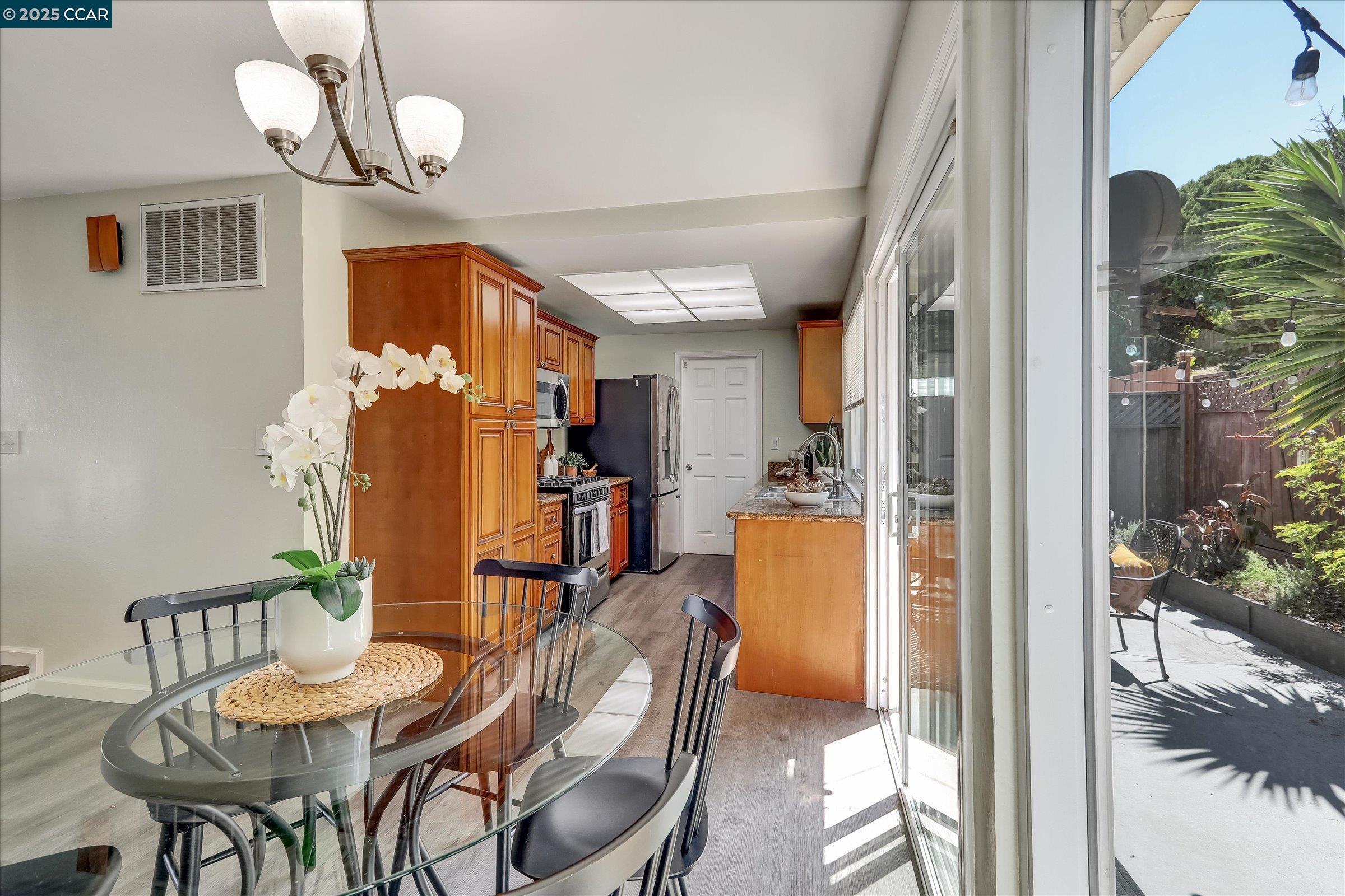 Detail Gallery Image 10 of 25 For 1000 View Drive, Richmond,  CA 94803 - 3 Beds | 2/1 Baths
