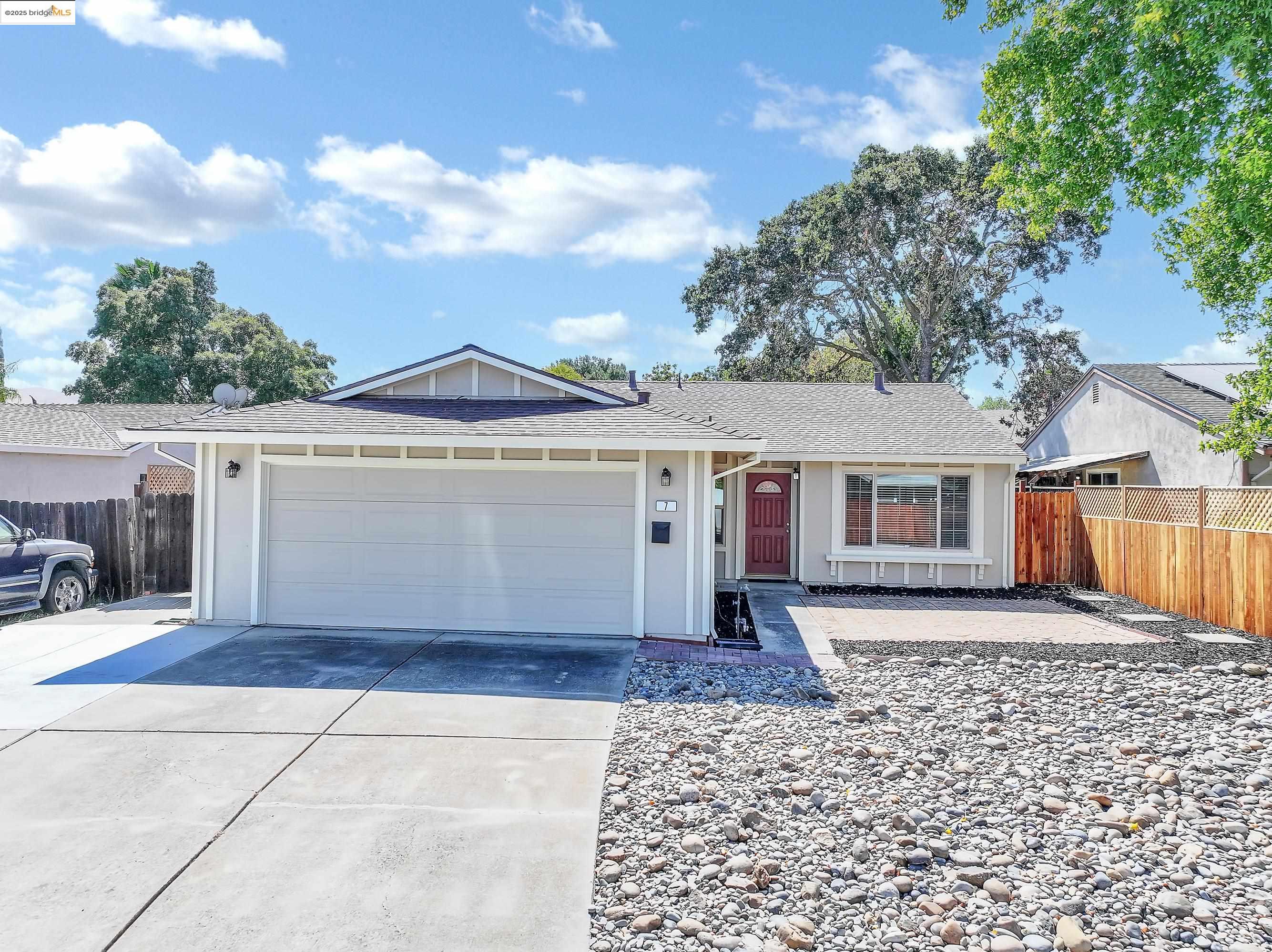 Detail Gallery Image 1 of 29 For 7 Marlin Dr, Pittsburg,  CA 94565 - 4 Beds | 2 Baths