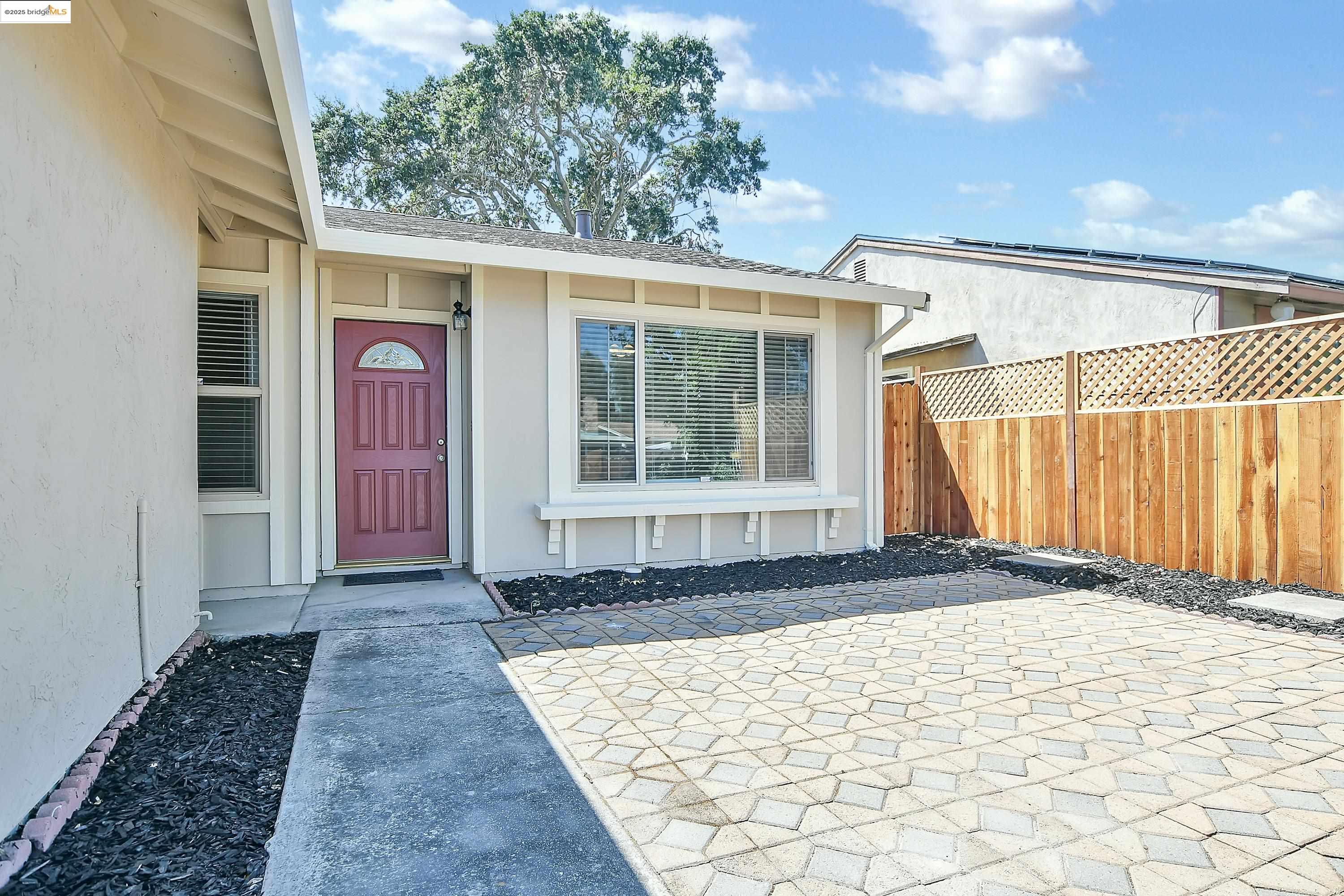 Detail Gallery Image 2 of 29 For 7 Marlin Dr, Pittsburg,  CA 94565 - 4 Beds | 2 Baths