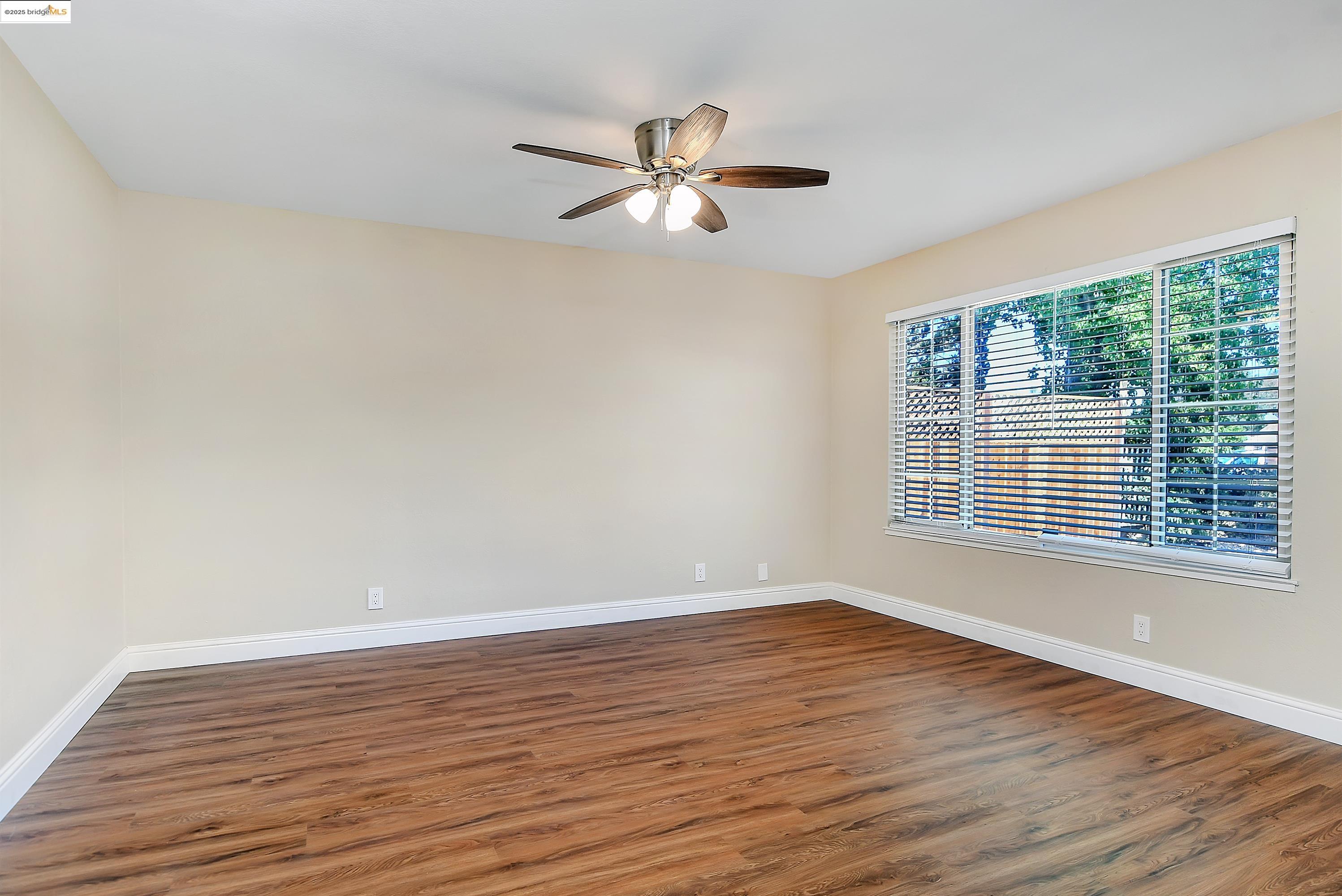 Detail Gallery Image 3 of 29 For 7 Marlin Dr, Pittsburg,  CA 94565 - 4 Beds | 2 Baths