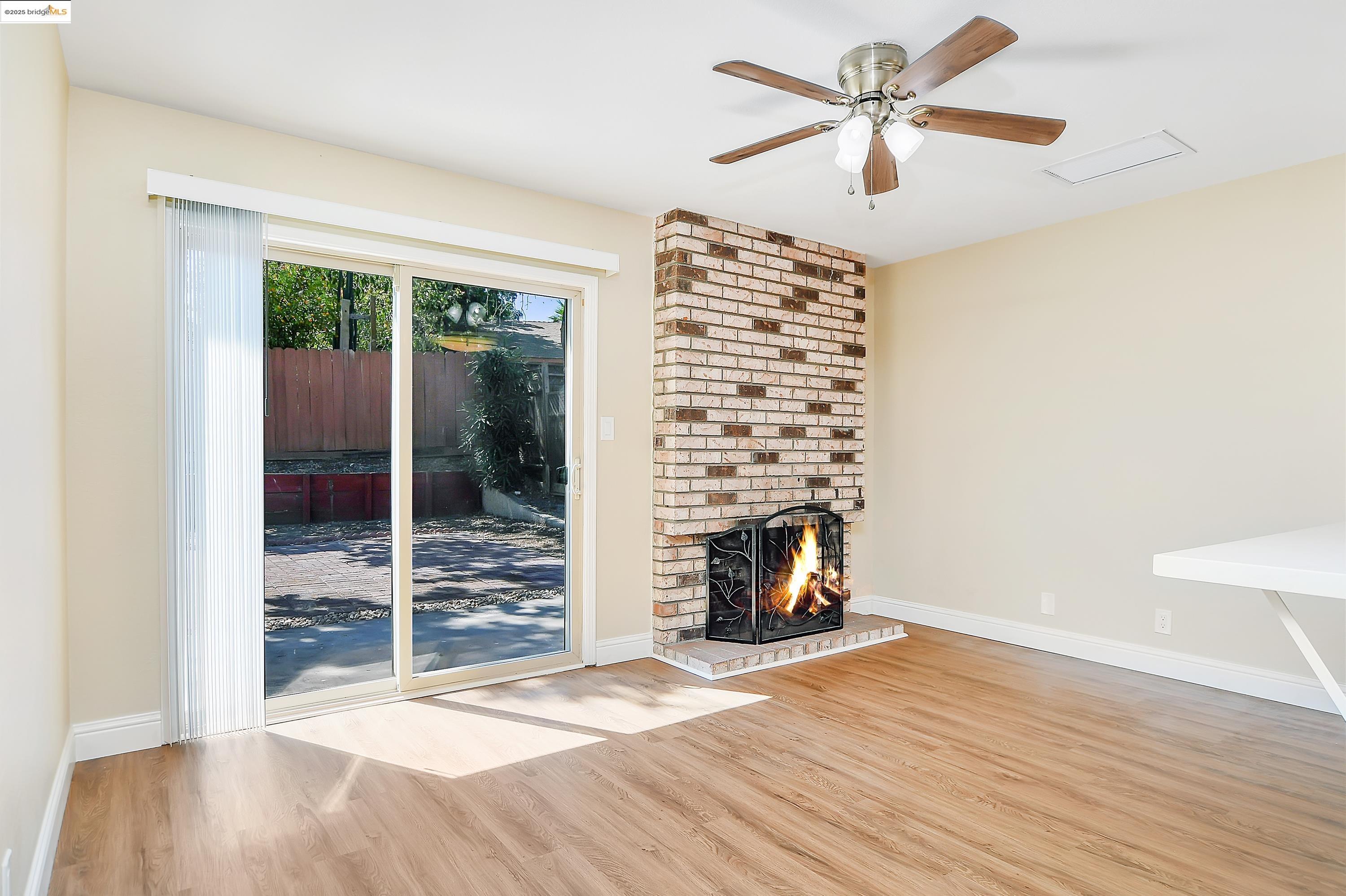 Detail Gallery Image 9 of 29 For 7 Marlin Dr, Pittsburg,  CA 94565 - 4 Beds | 2 Baths