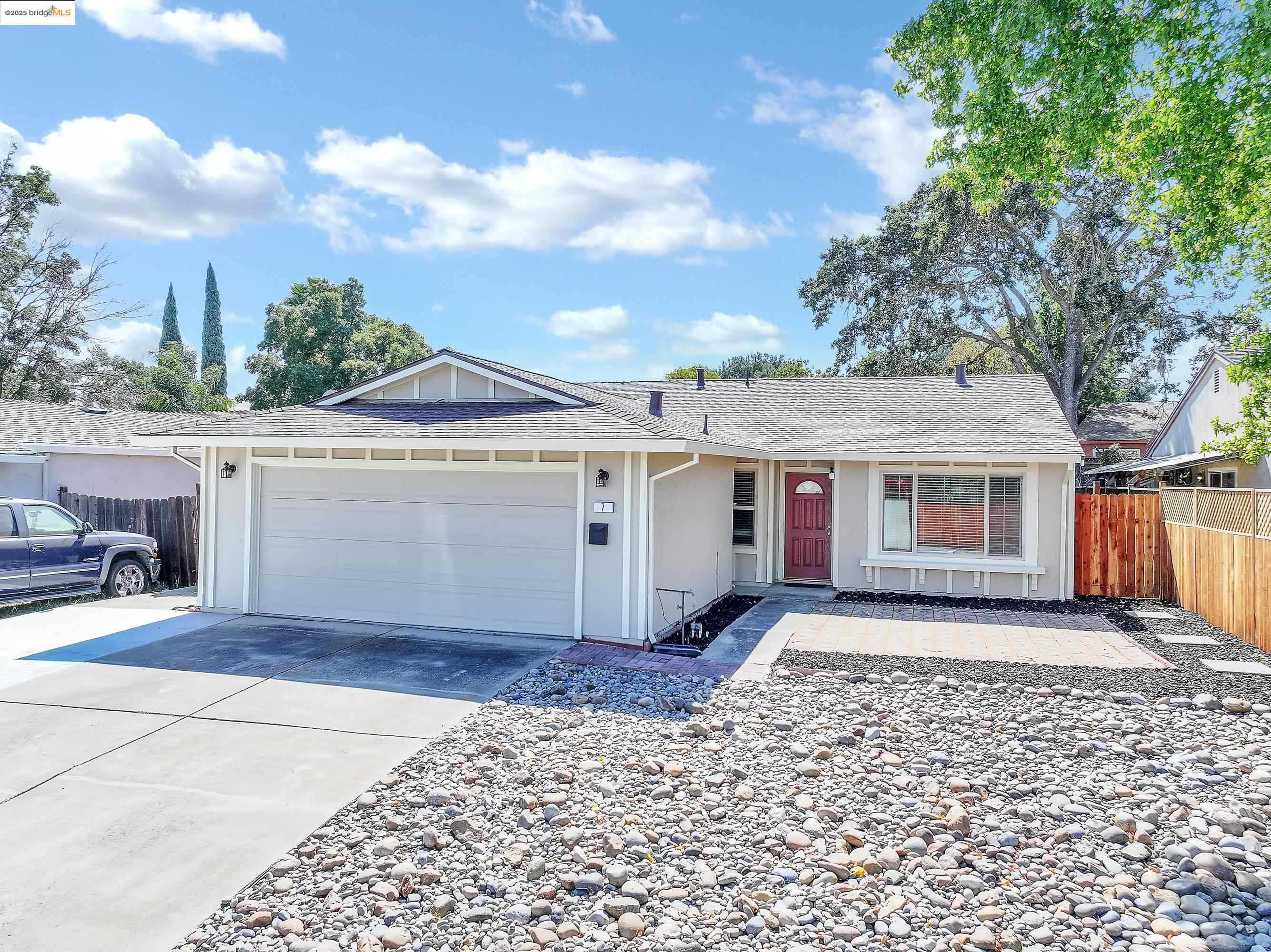 Detail Gallery Image 10 of 29 For 7 Marlin Dr, Pittsburg,  CA 94565 - 4 Beds | 2 Baths